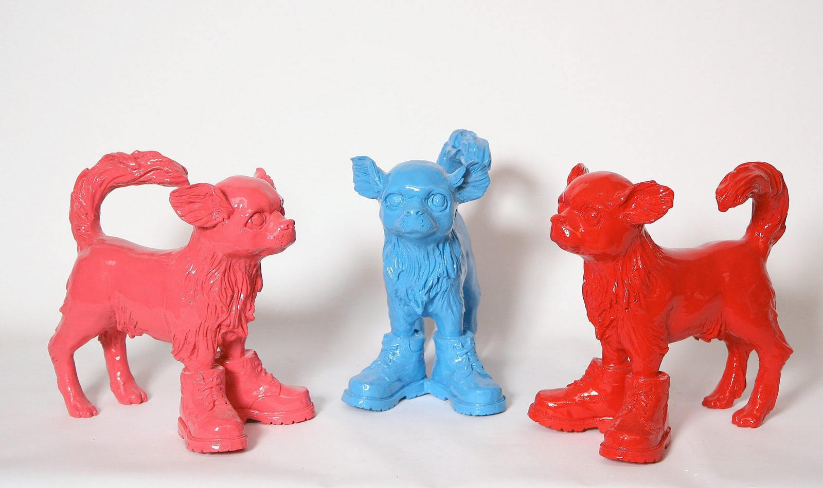 William Sweetlove, Cloned Chihuahua with shoes, 2011