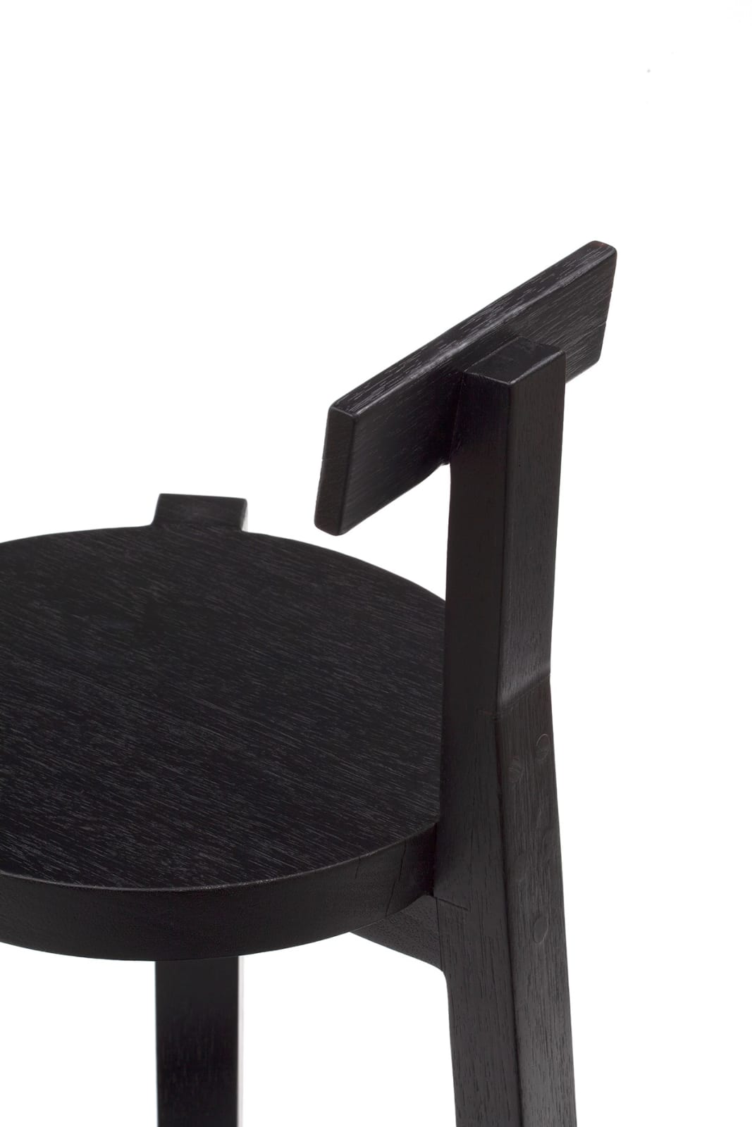 Lina Bo Bardi, Marcelo Ferraz e Marcelo Suzuki, Banqueta Girafa Carbonizada, 1986 / 2021