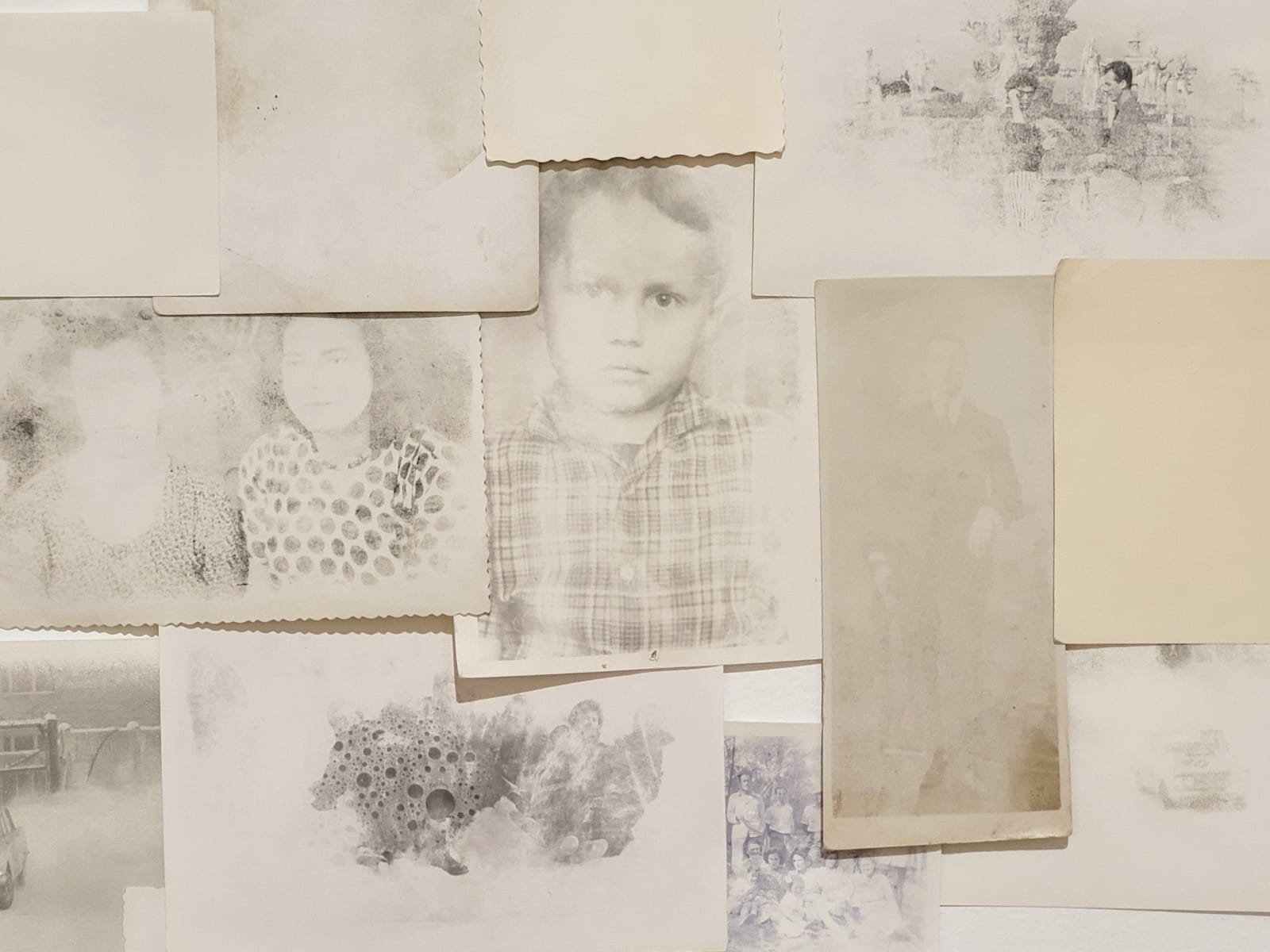 Laurent Pernot, MOVE IN A STRAIGHT LINE IN A WORLD WHERE EVERYTHING, AS LONG AS IT MOVES, MOVES IN A CYCLIC ORDER, 2015