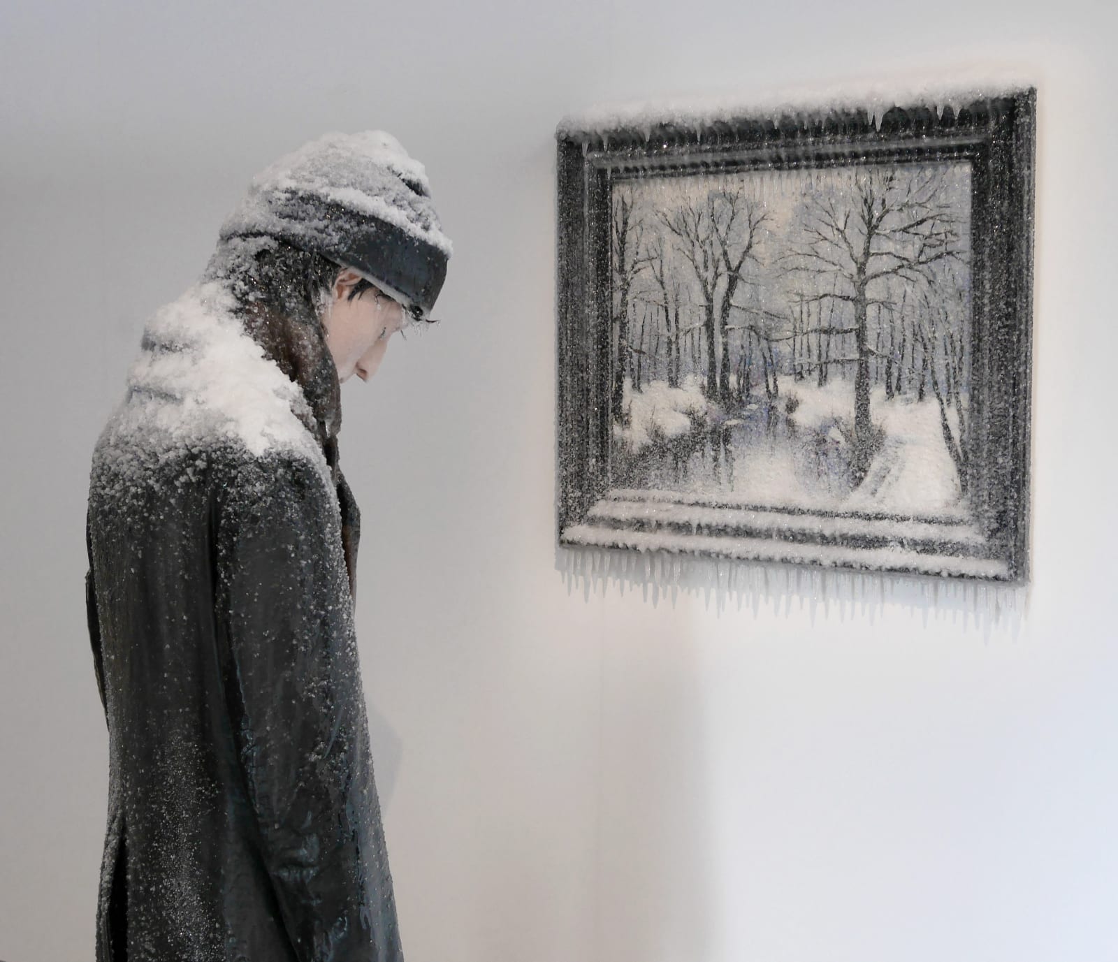 Laurent Pernot, Self portrait with a winter painting, 2015