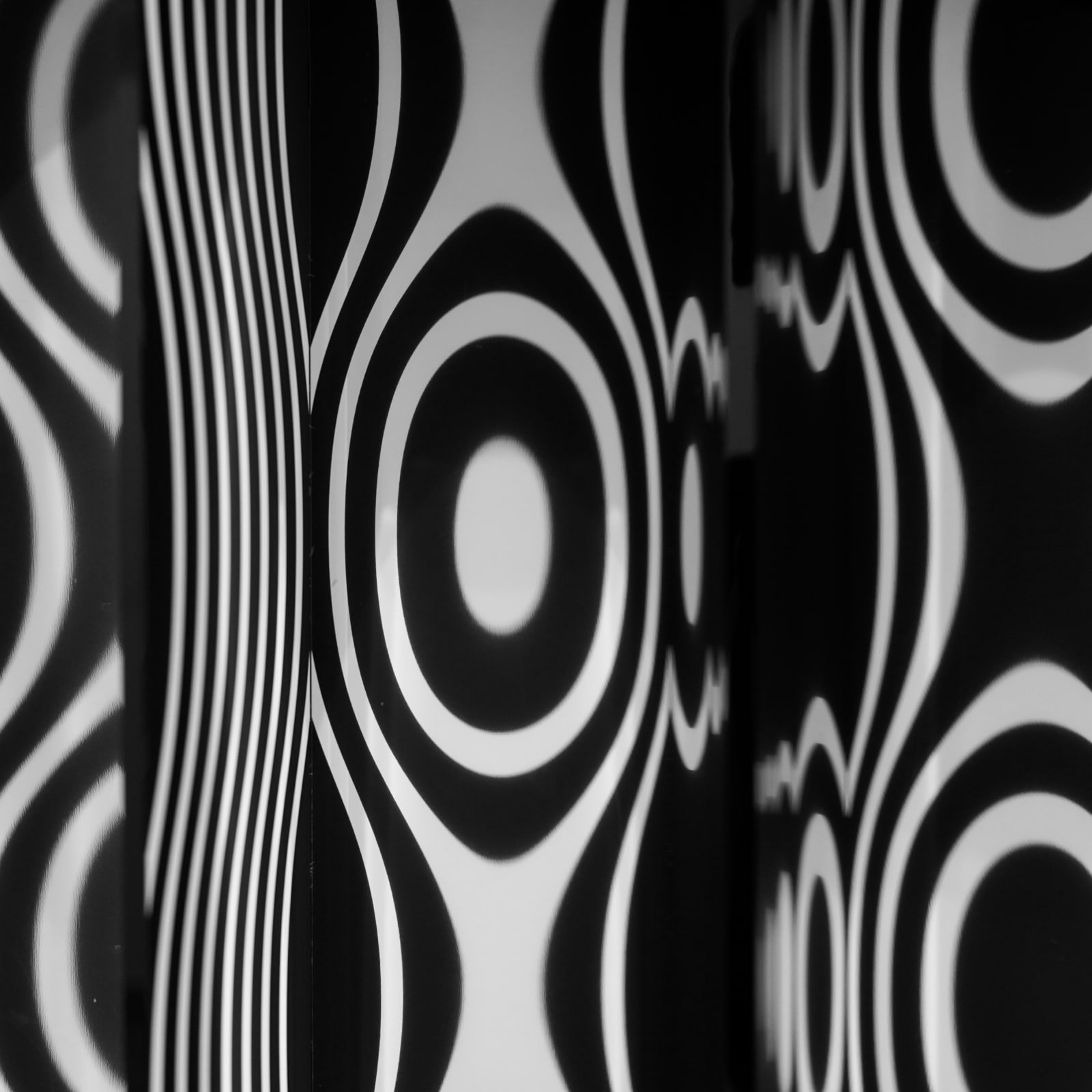 Julio Le Parc, Ondes par deplacement du spectateur, 2012