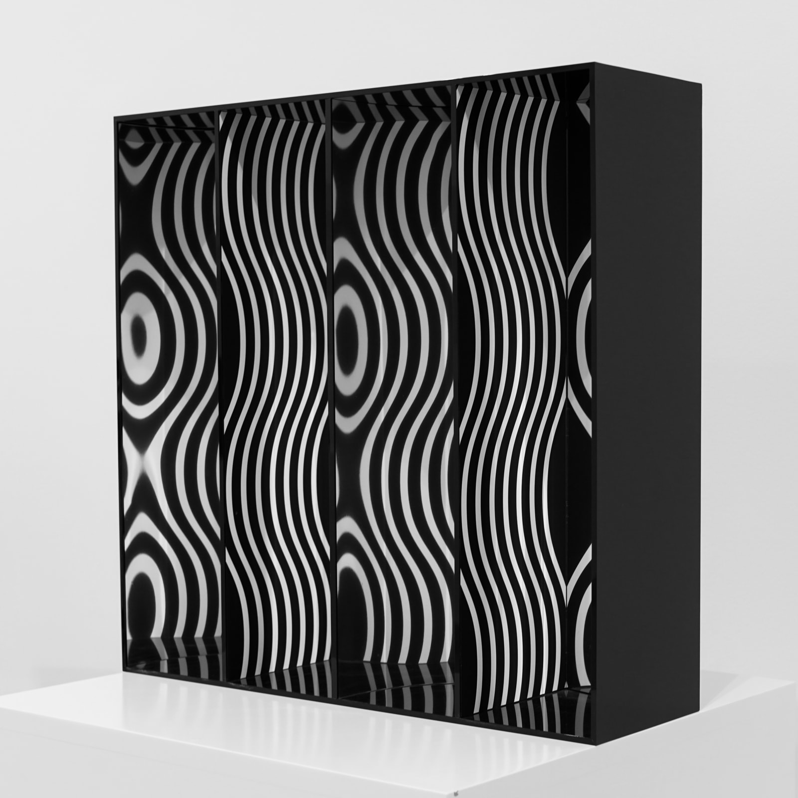 Julio Le Parc, Ondes par deplacement du spectateur, 2012