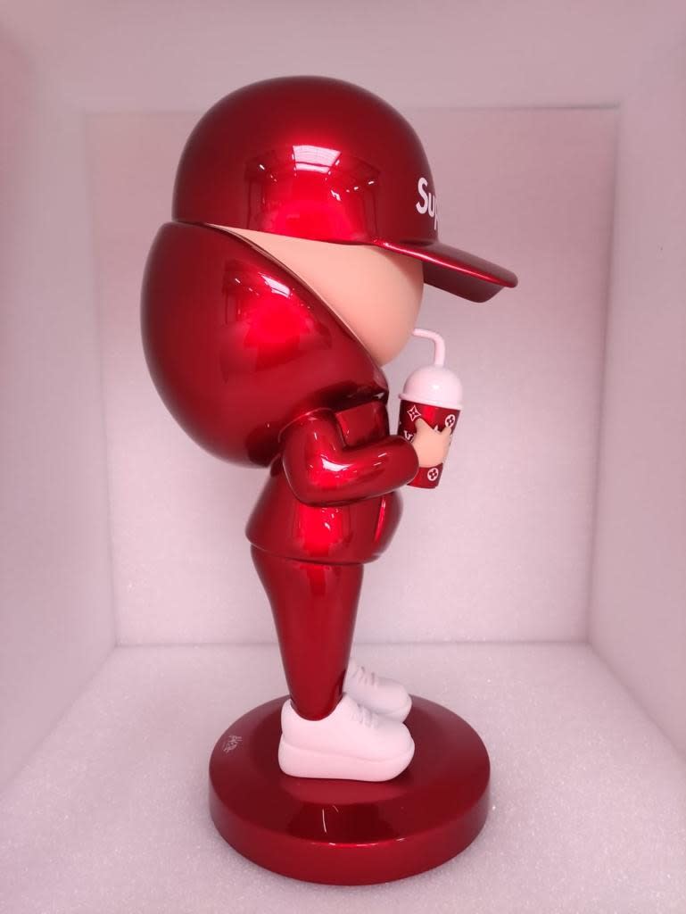 Leo et Steph, Kidcup Sculpture - Supreme Rouge Louis Vuitton