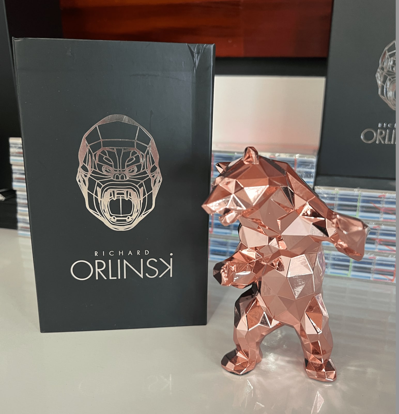 Richard Orlinski, Standing Bear - Pink
