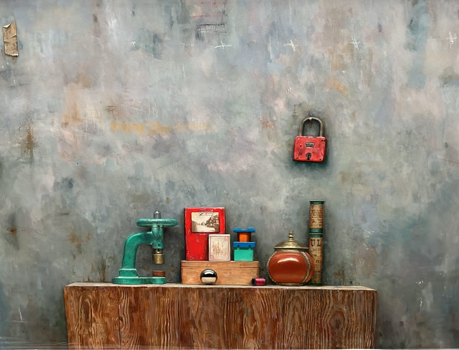 Luis Gómez Macpherson, Red Padlock, 2023