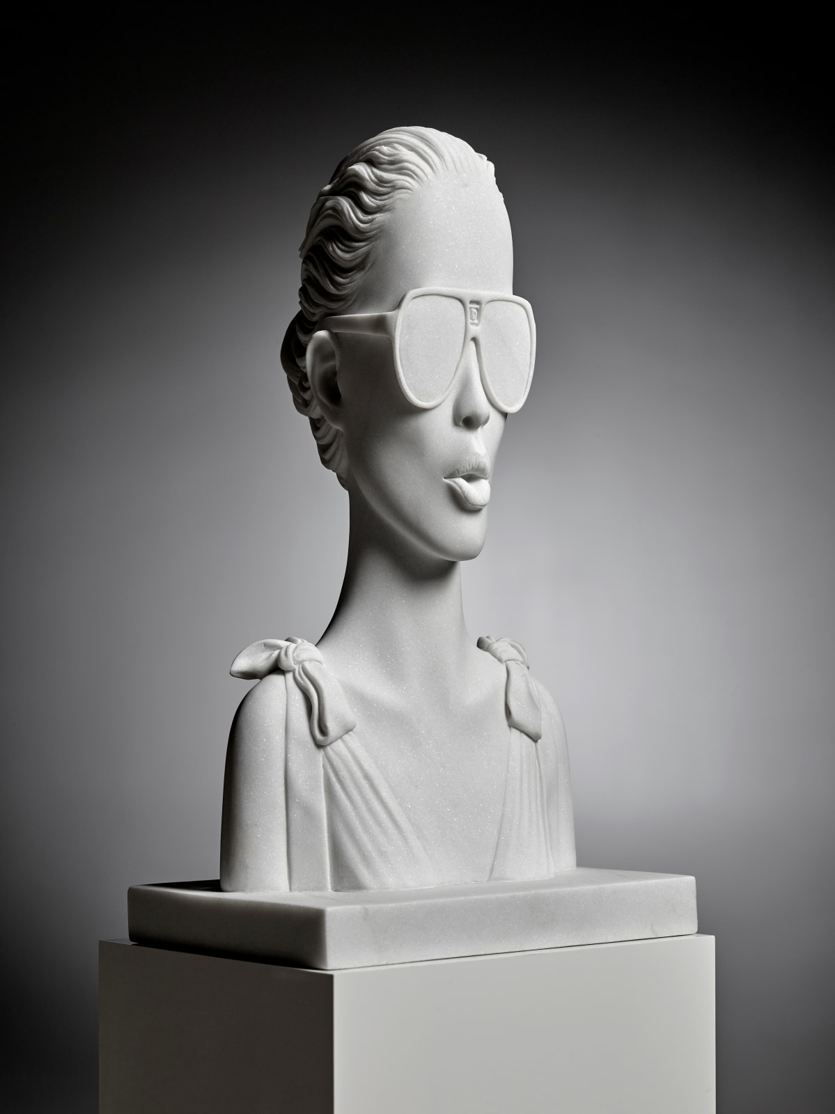 Isabelle Scheltjens, THE FUTURE IS A BIG KISS - 40 cm, 2024