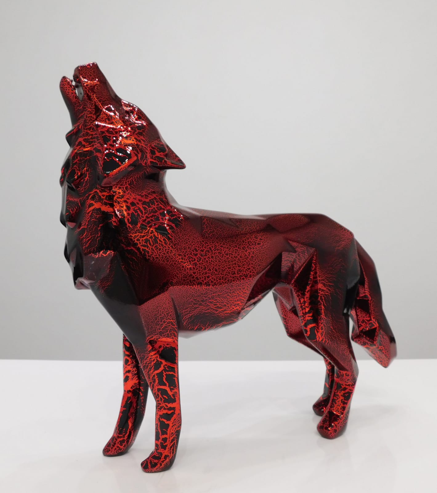 Richard Orlinski, Howling Wolf Chrome Crackled Red 40cm 1/1, 2022