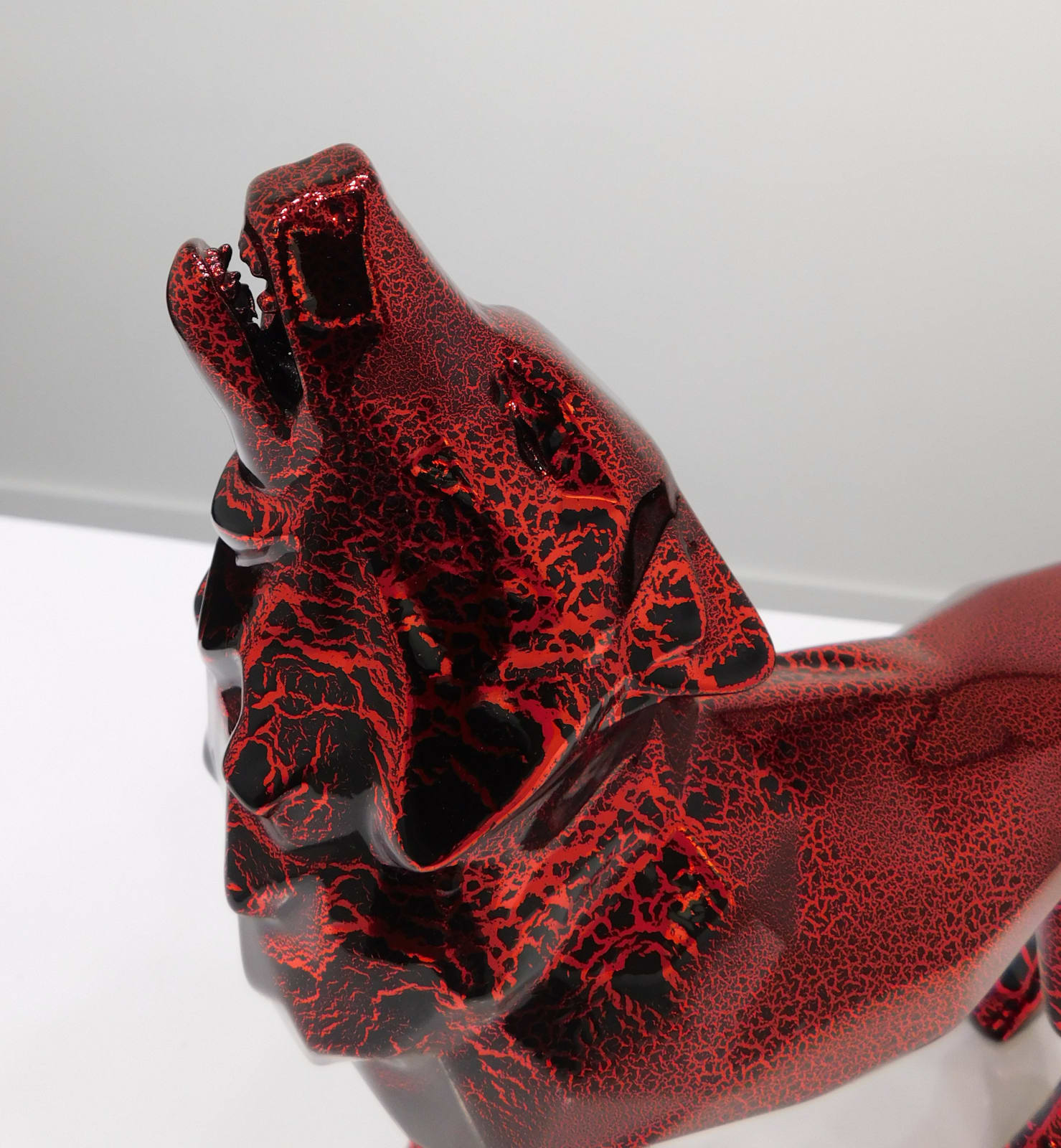 Richard Orlinski, Howling Wolf Chrome Crackled Red 40cm 1/1, 2022