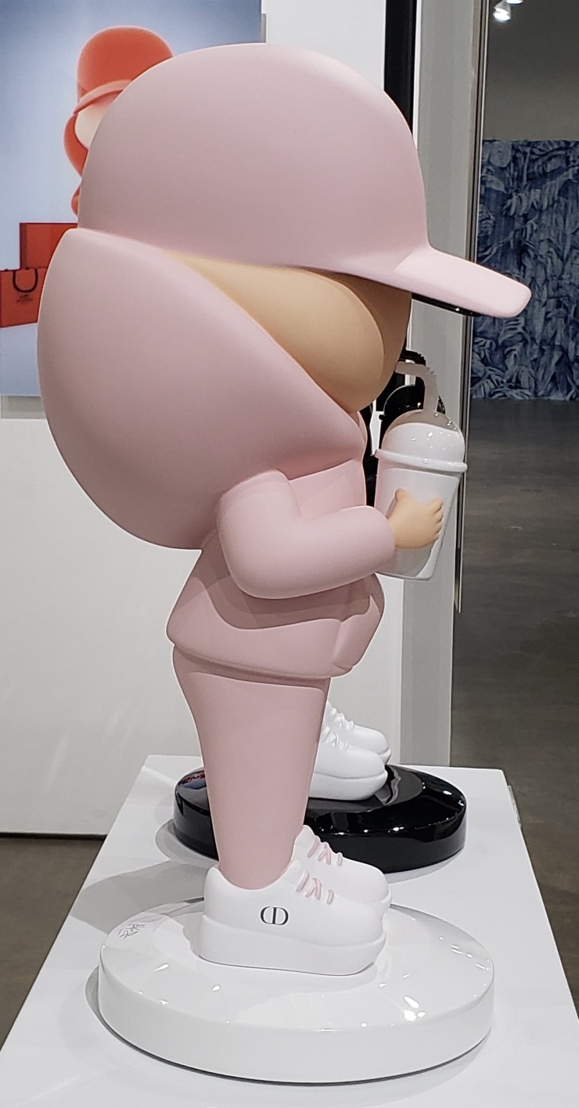 Leo et Steph, Kidcup Sculpture - Dior Rose, 2023