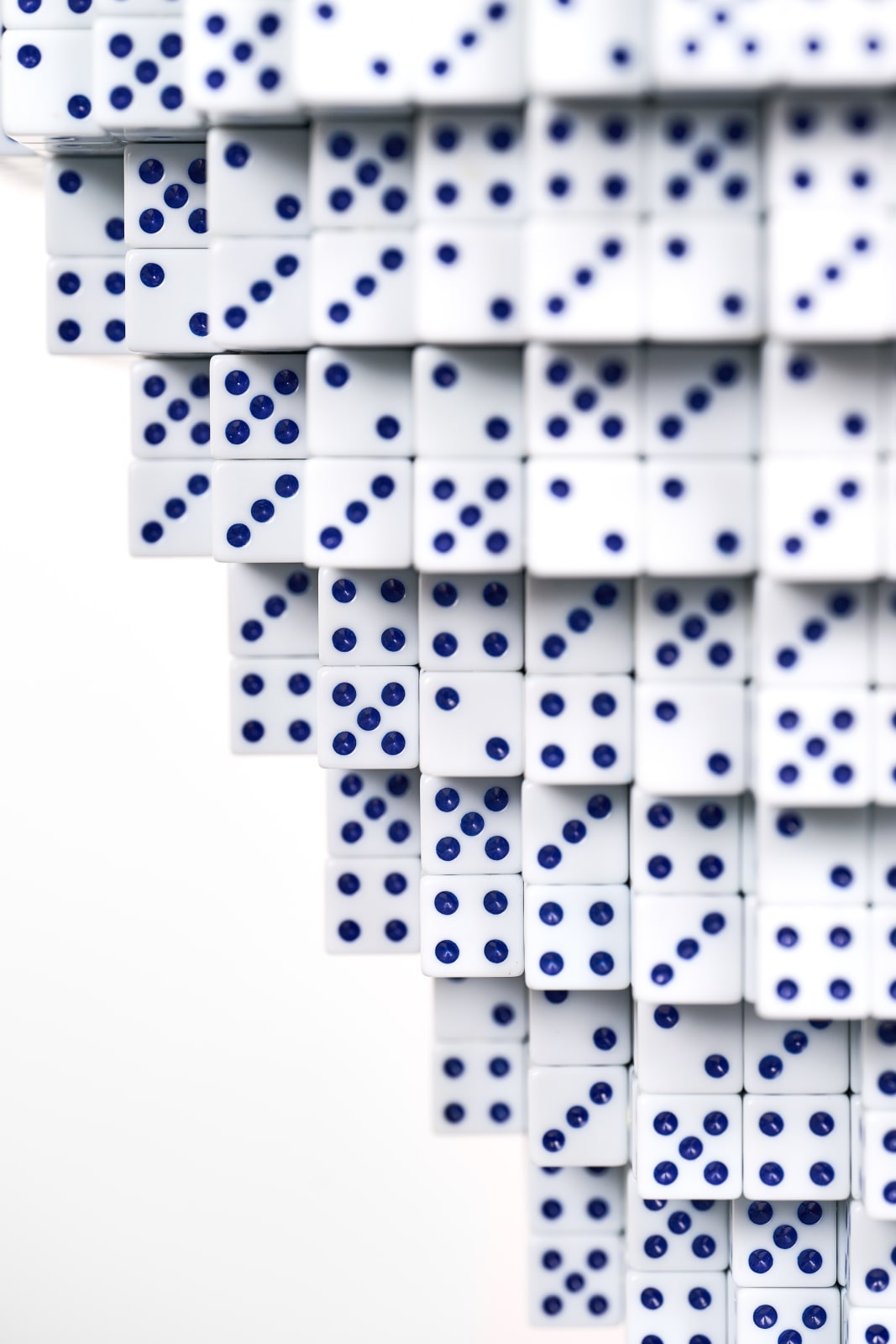 Diederik Schneemann, Lucky Dice Ming Vase (ed. 5/7+2AP), 2024