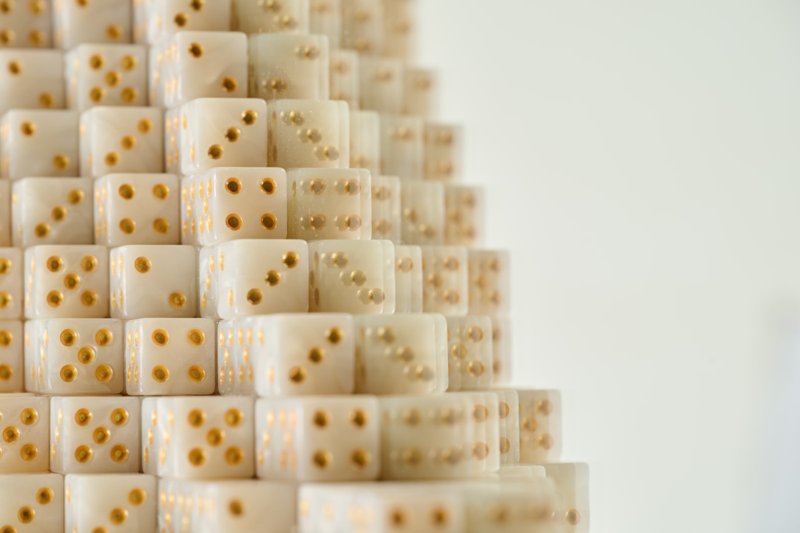 Diederik Schneemann, Lucky marble gold mirror (M), 2023