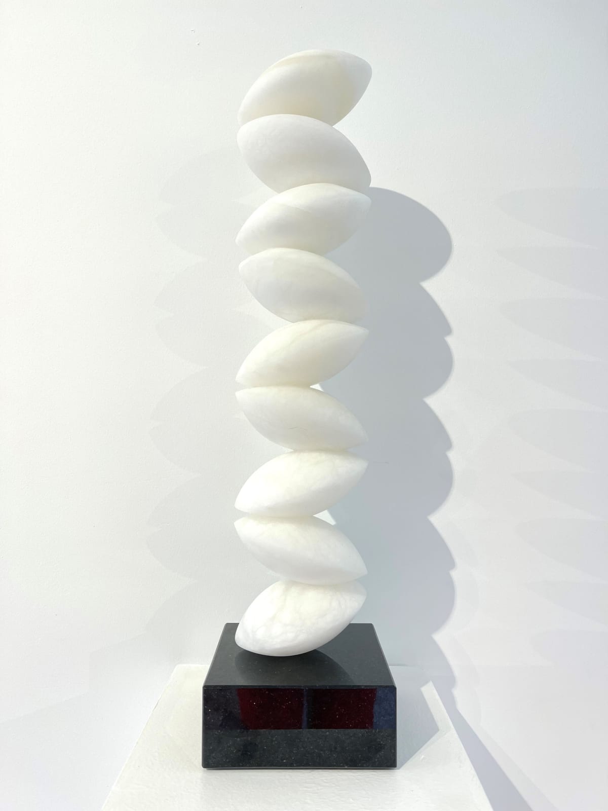 Angelo Moyano, Nueve Piedras (Unica), 2023