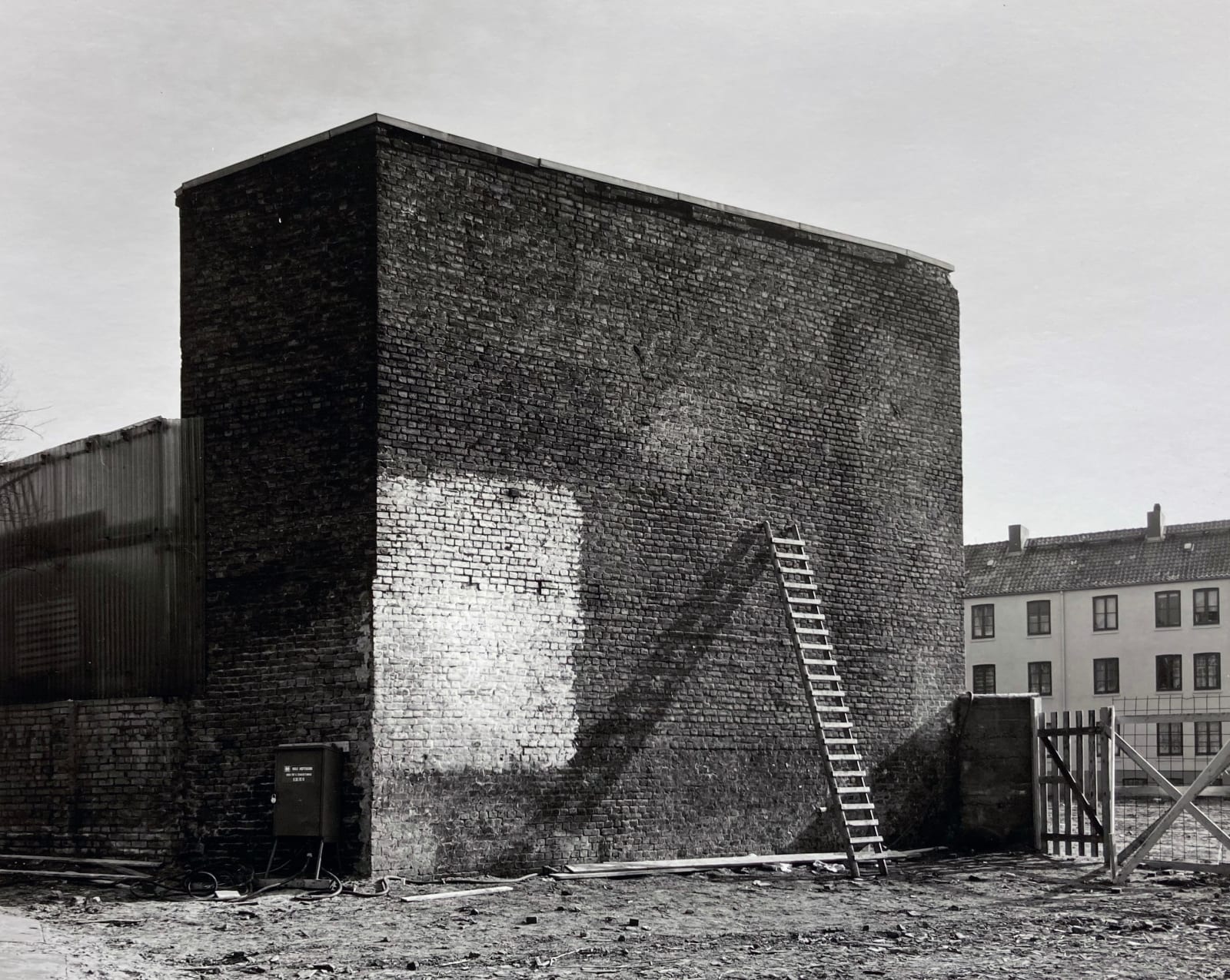 Klaus Frahm, Ladder and cube with white paint, Hamburg, 1984 Marshall