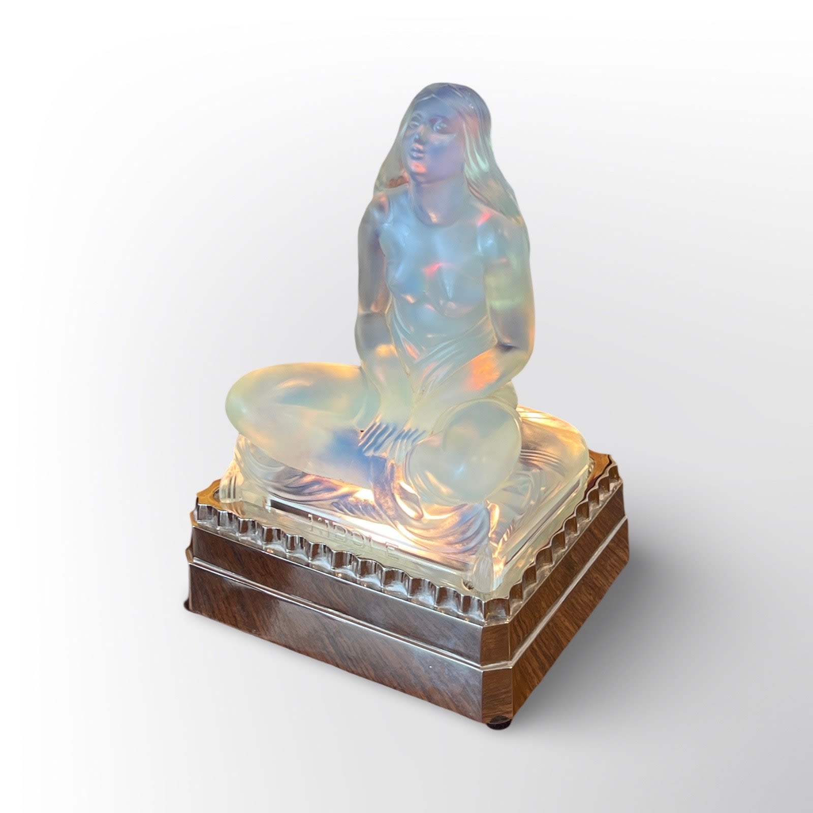 Ernest-Marius Sabino, Opalescent L'idole Lamp, circa 1930
