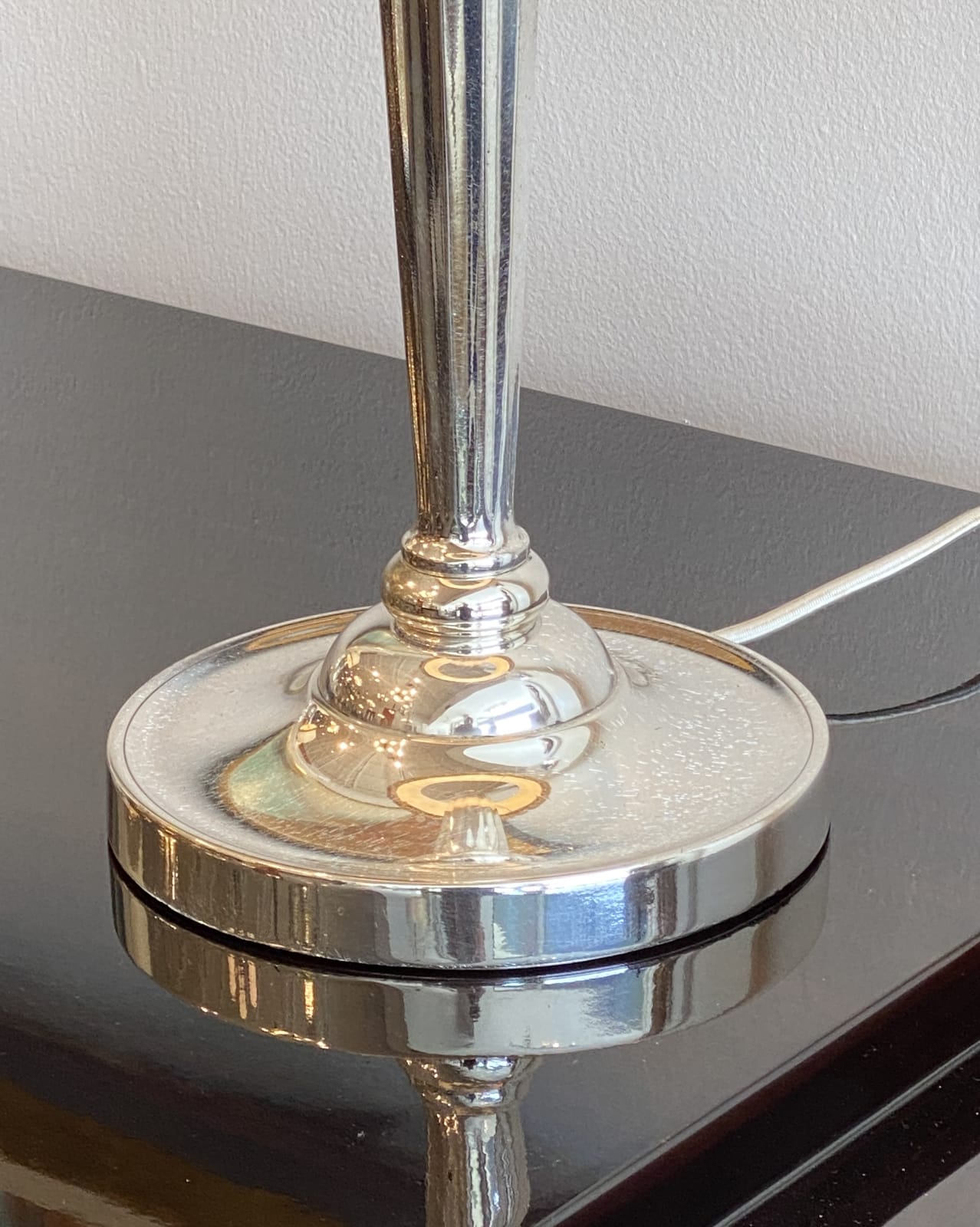 TRAVAIL ART DÉCO, Pair of Art Deco Lamps, 1928