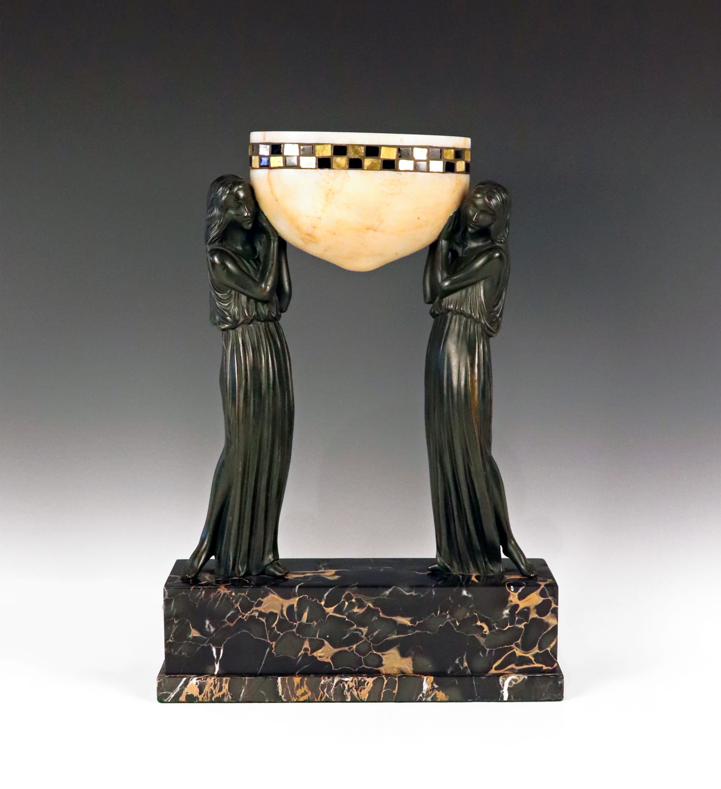 Pierre Le Faguays, Art Deco Sculpture/Lamp Les Porteuses d'Eau 'The water carriers', 1925