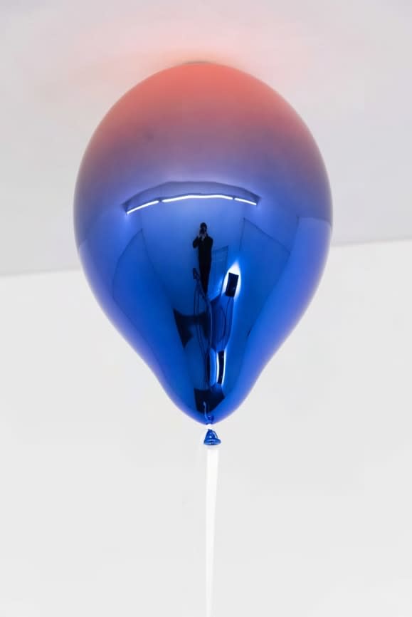 Jeppe Hein, Light Red and Dark Blue Mirror Balloon, 2023