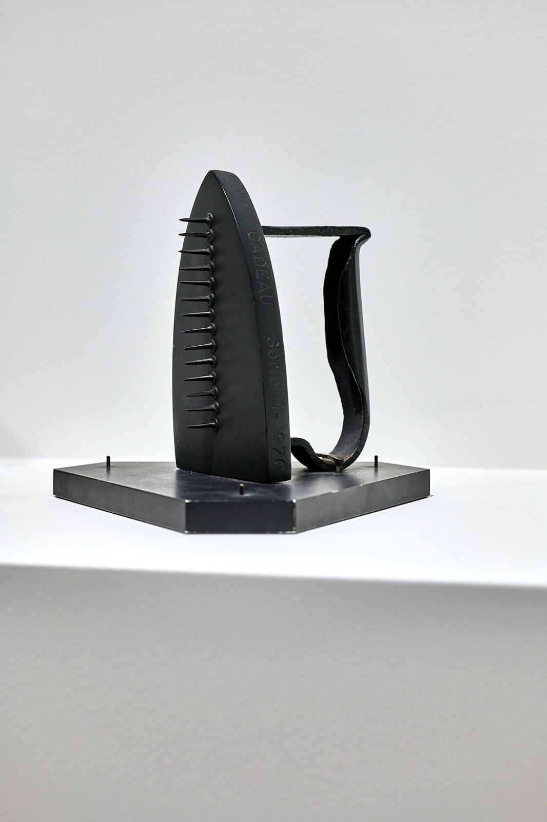 Man Ray, Cadeau / Gift - Series II (M), 1921 - 70