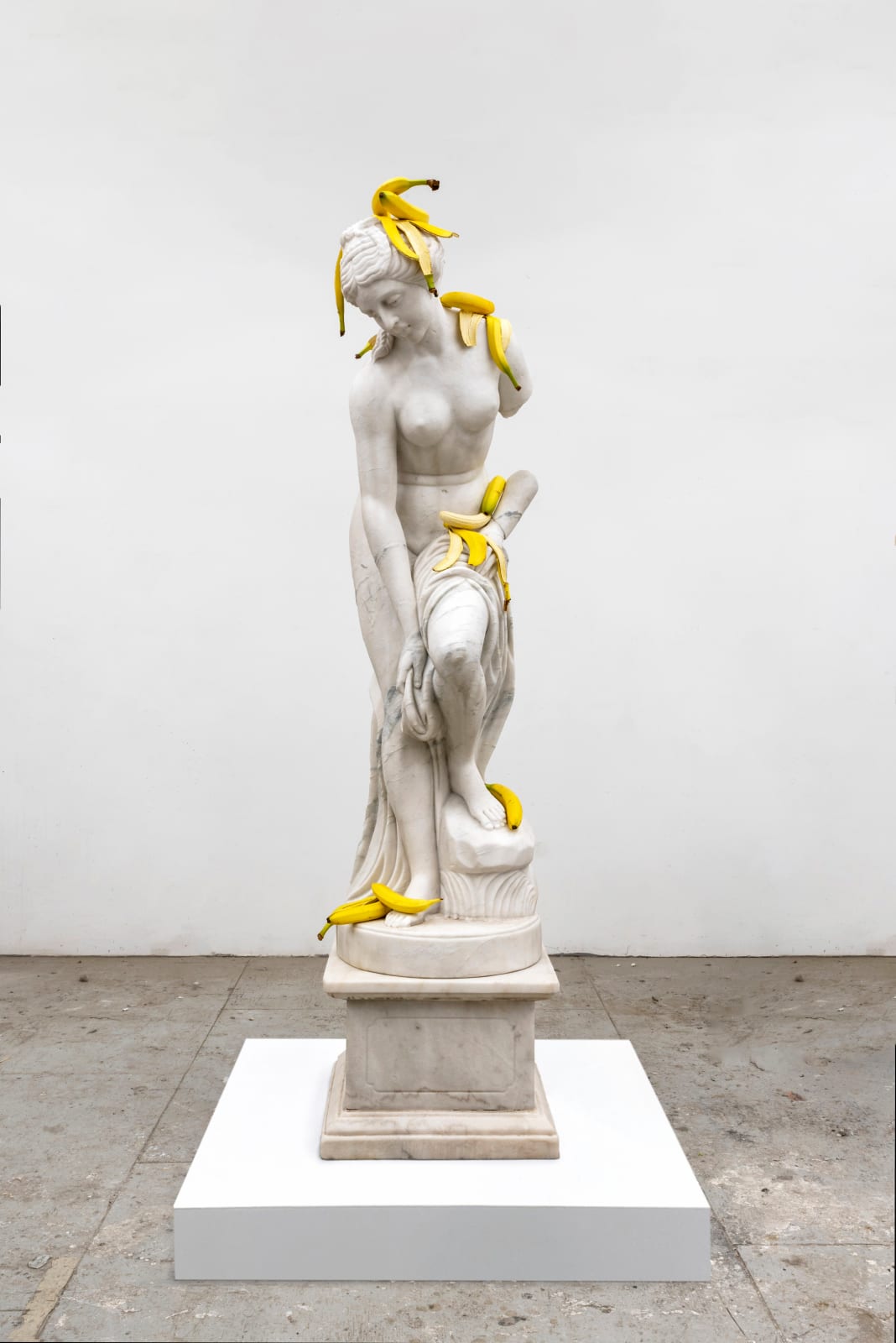 Tony Matelli, Standing Figure (bananas), 2022