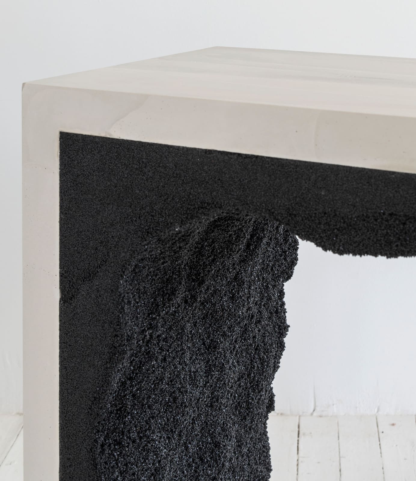 Fernando Mastrangelo, Strata 3 Console White + Black Silica