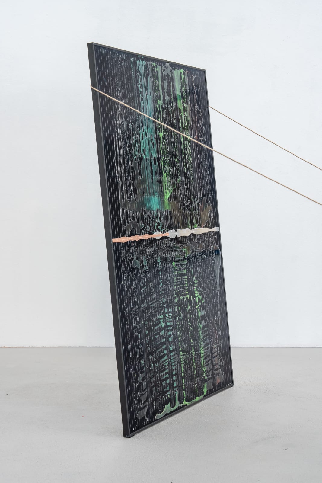 Haroon Mirza, 8'20'' (Sun Stone 02), 2025