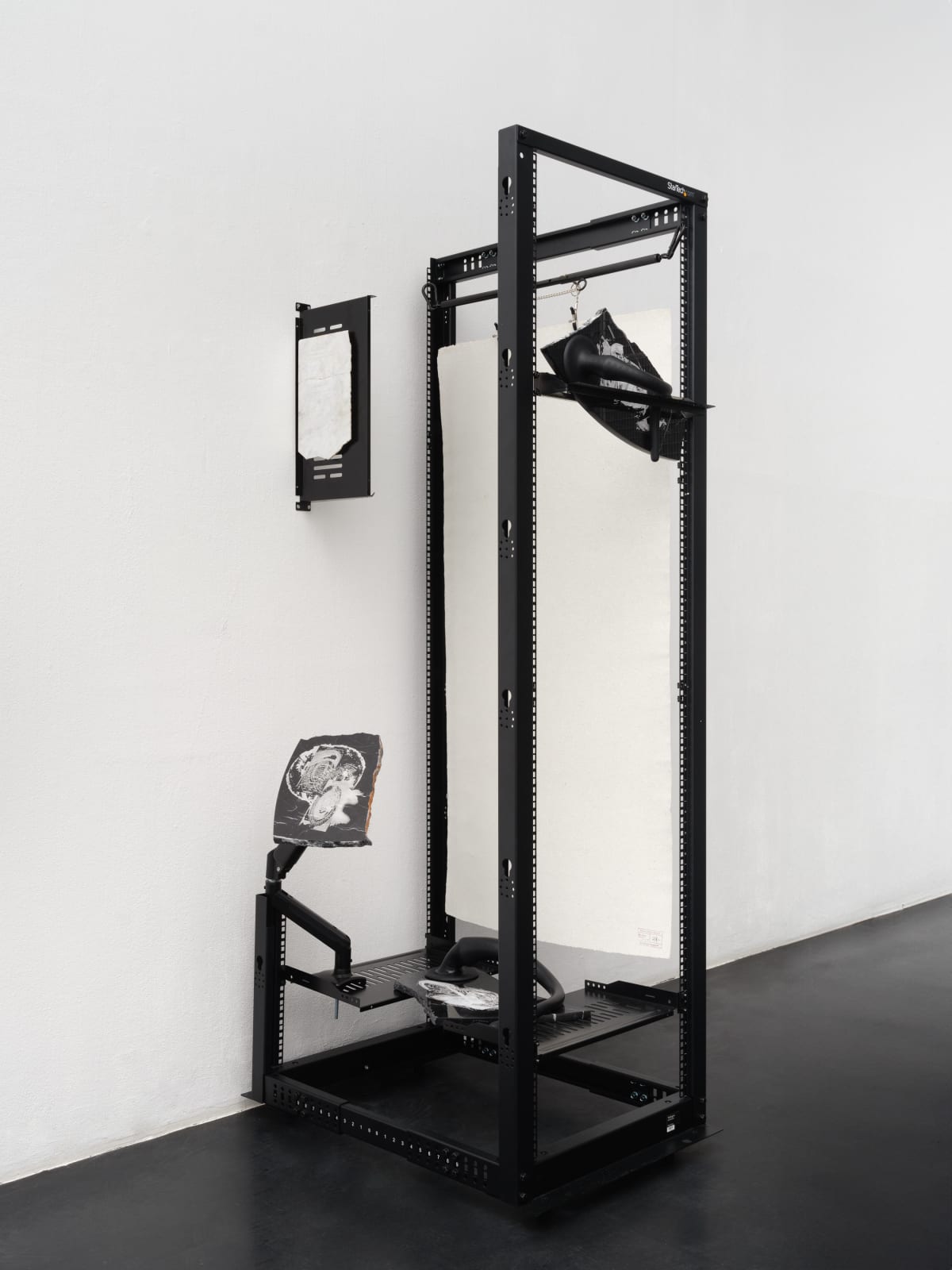 Rosanna Marie Pondorf, Datenkörper [operating failure system] II, 2024