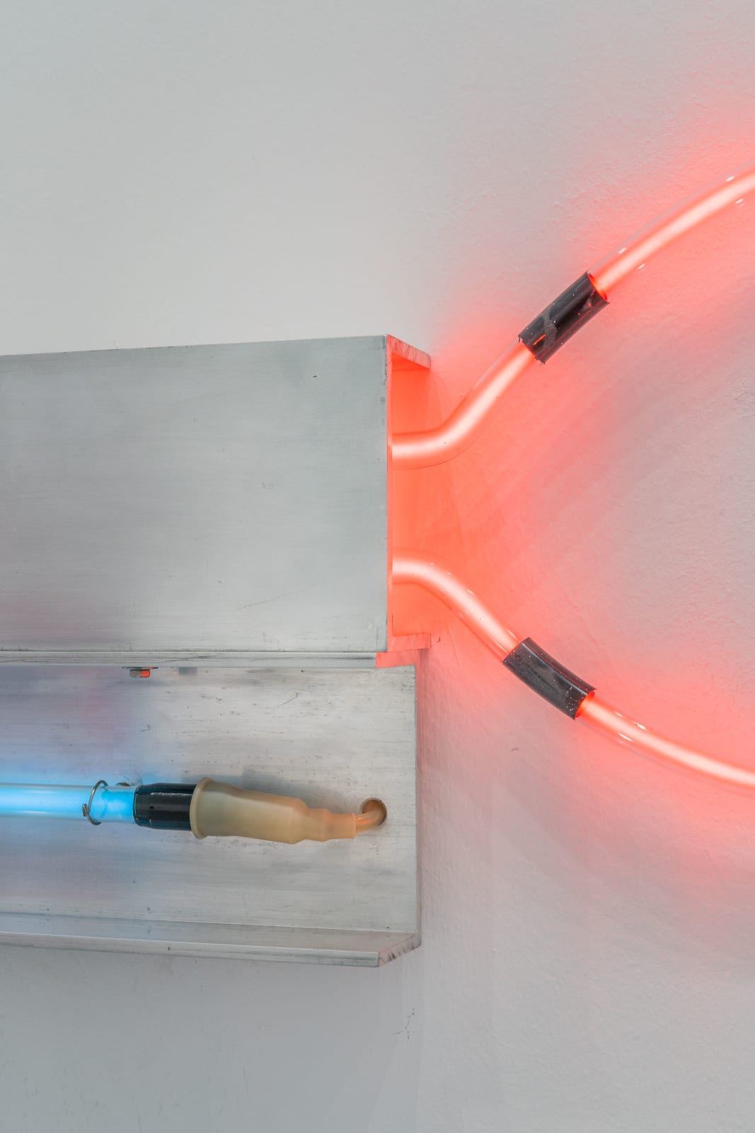 Keith Sonnier, Double Loop, 1989