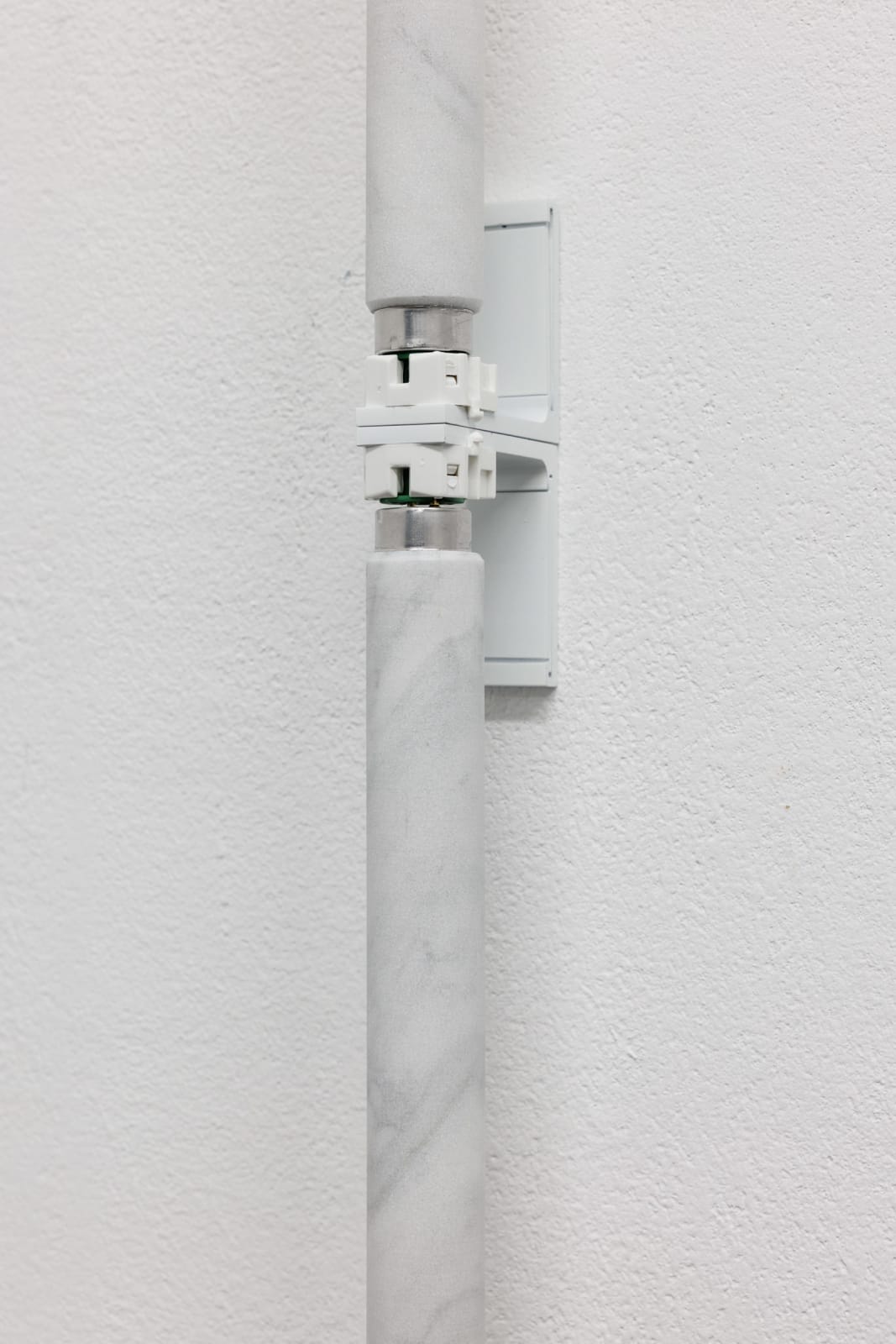 Lou Jaworski, LA GAMMA-ULTRAVIOLET MAGNET EDIT, 2025