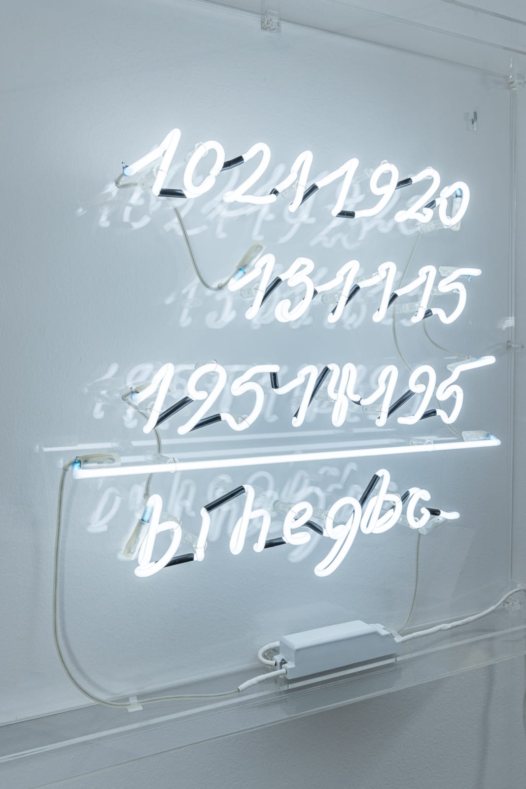 Brigitte Kowanz, Just make sense, 2000