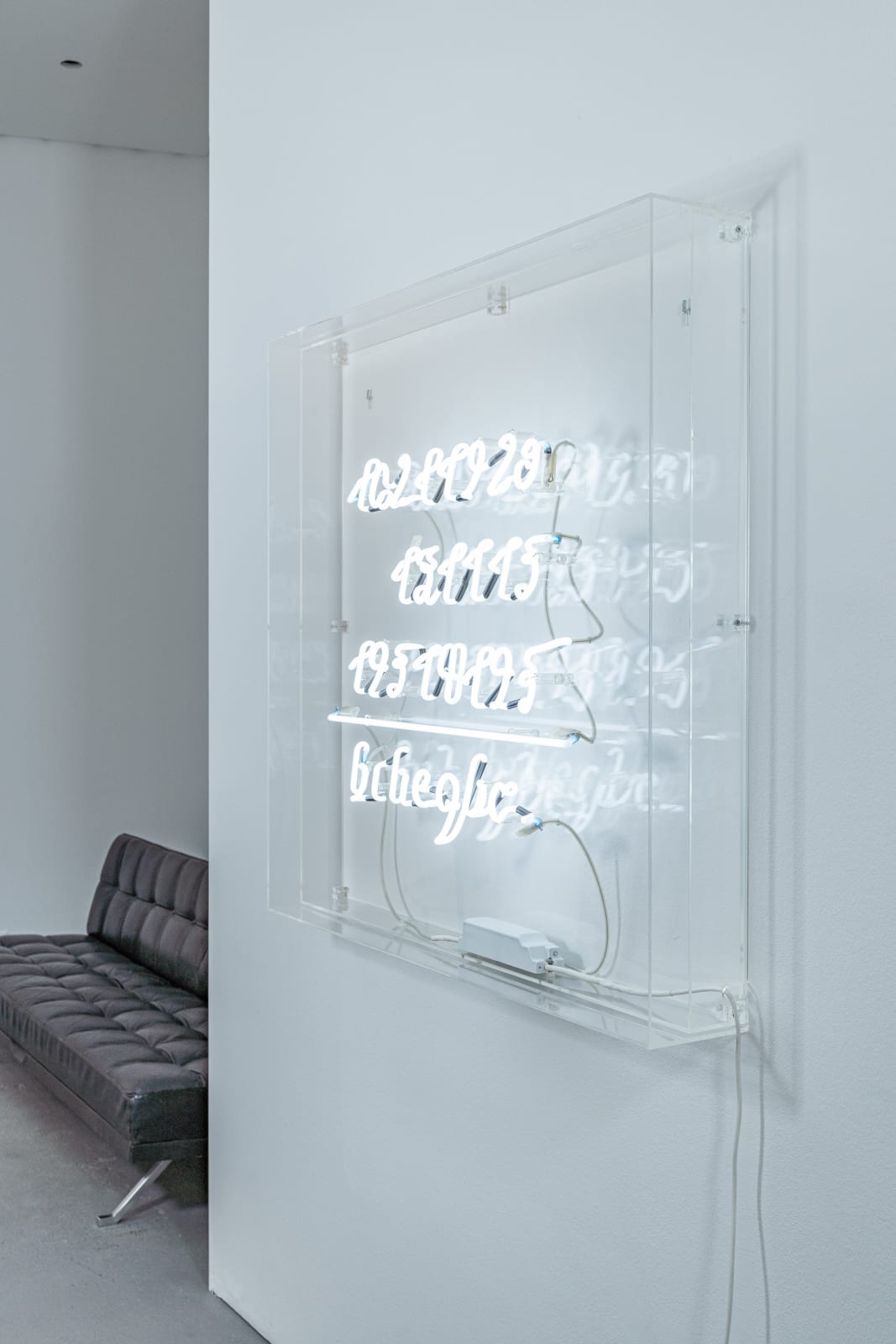 Brigitte Kowanz, Just make sense, 2000