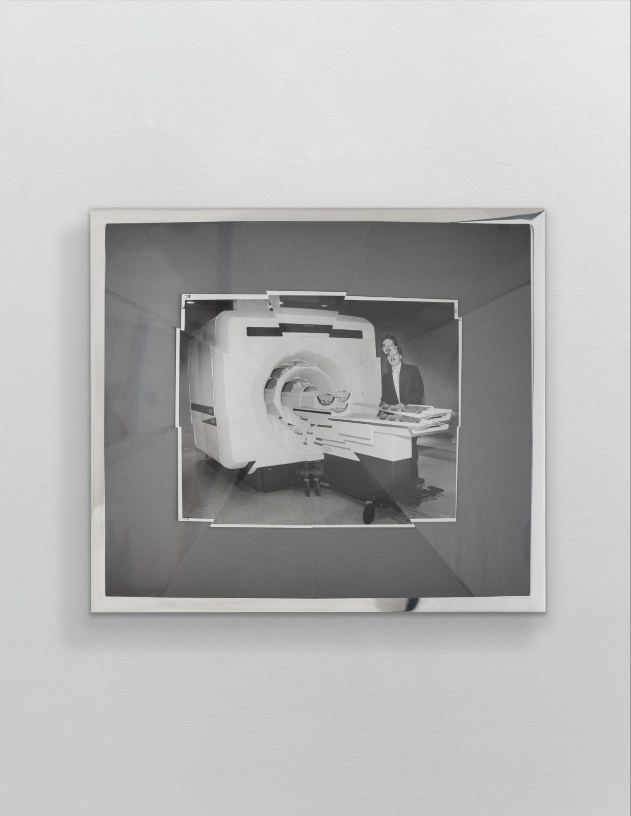 Jeremy Shaw, Towards Universal Pattern Recognition (Dave Bitner, Admin. Dir, Poses w/MRI. 27 JAN 88), 2022