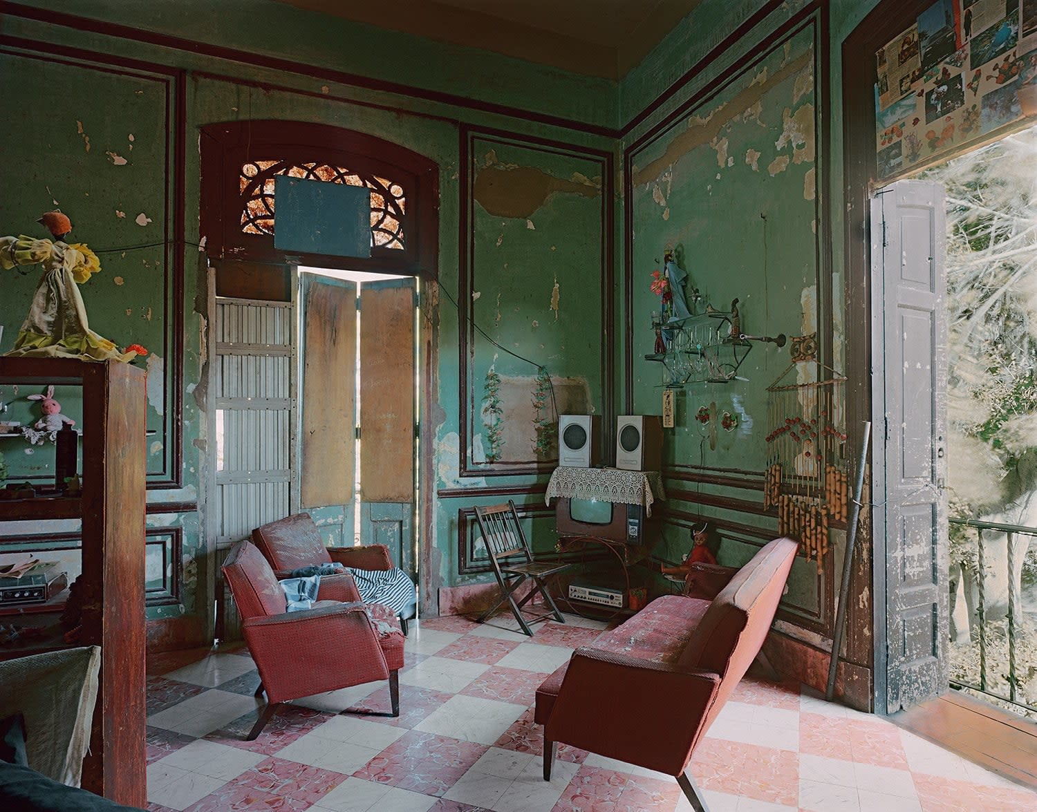 Robert Polidori, Ciudadela, Formerly the House of Countess O'Reilly, the Condesa de Buenavista, 6 #320 (at the corner of Avenida 5ta.), Miramar, Havana, 1997