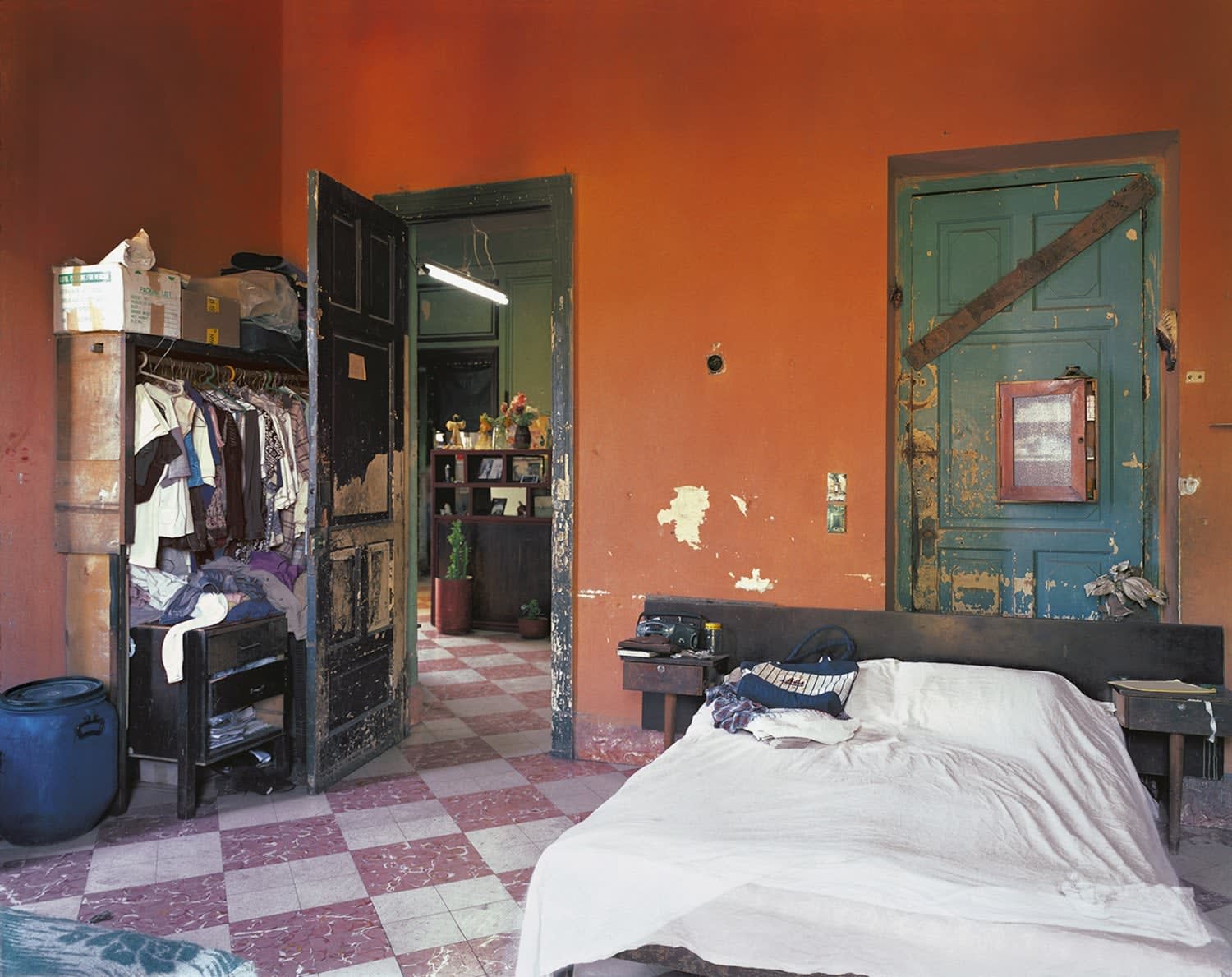 Robert Polidori, Bedroom, Ciudadela, Formerly the House of Countess O'Reilly, the Condesa de Buenavista, 6 #320 (at the corner of Avenida 5ta.), Miramar, Havana, 2001