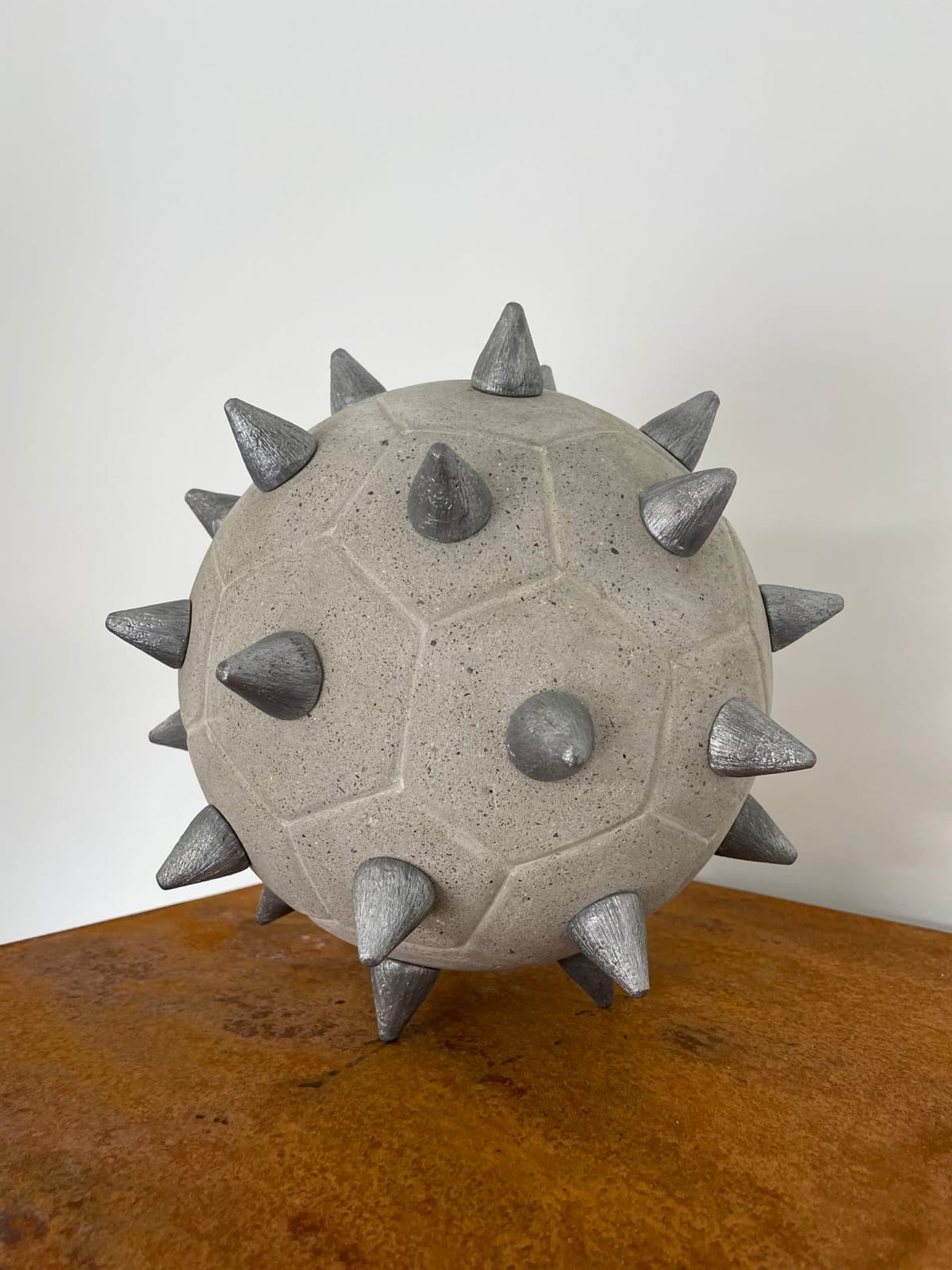 Amine El Gotaibi, Ballon clouté (Nailed Ball), 2021