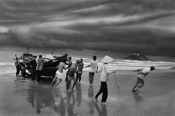 Sebastião Salgado, Beach of Vung Tau, from where the majority of boat people left, Vietnam, 1995