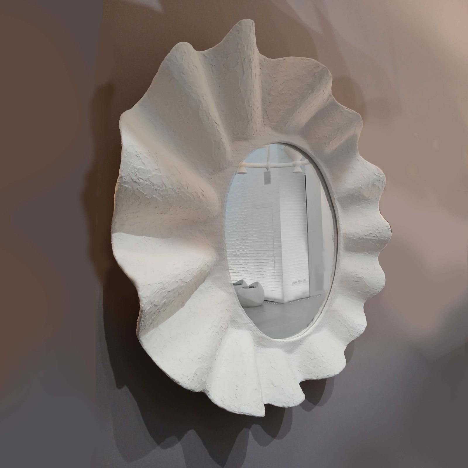 Venus mirror from side