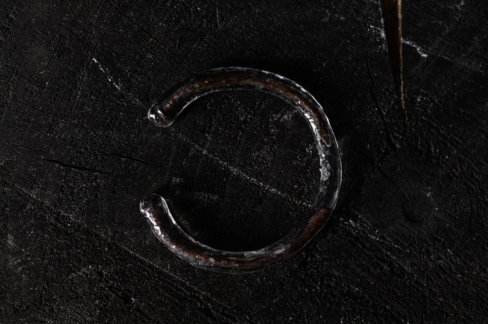 Olexandr Pinchuk, Iron Bangle (thin), 2024