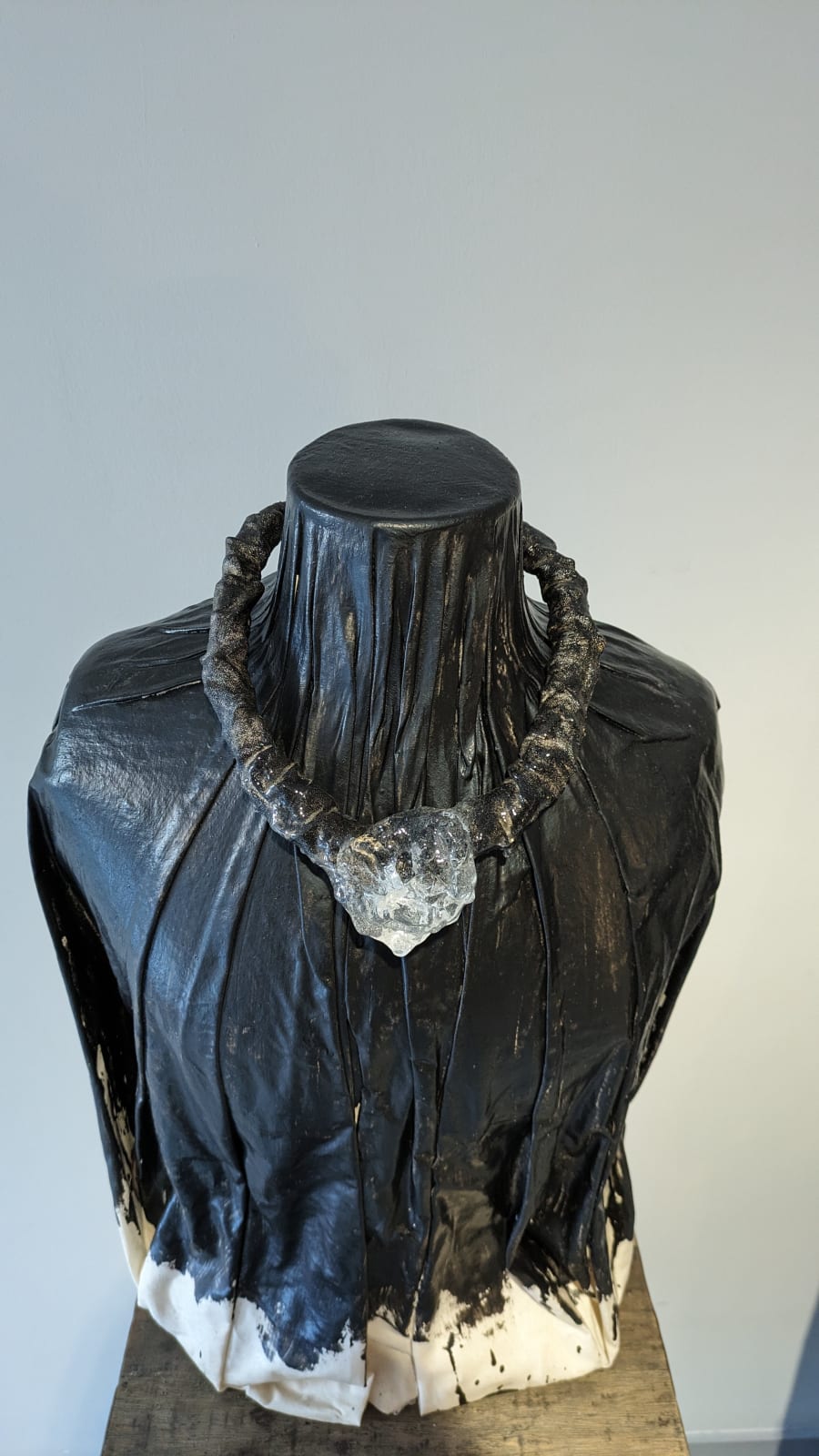 Olexandr Pinchuk, Resin Collier, 2024