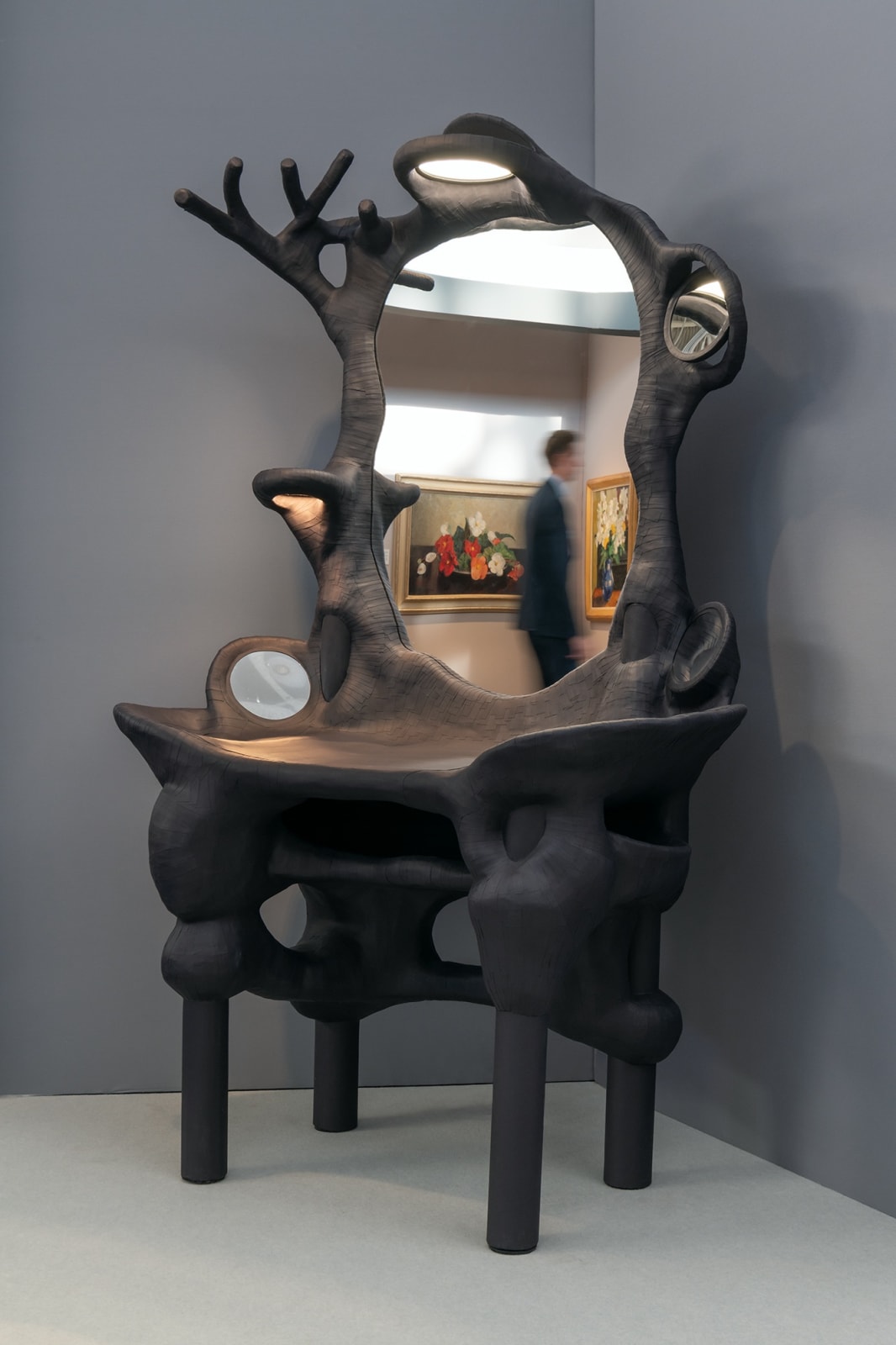 Vadim Kibardin, Black Mirror coiffeuse, 2022