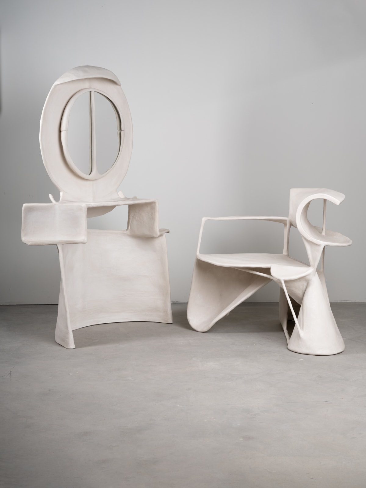 Jordan van der Ven, Curved Sculptures coiffeuse, 2023