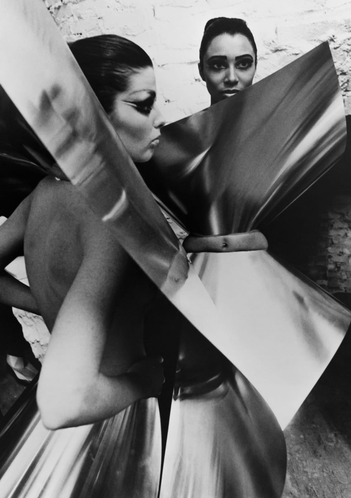 William Klein, Dorothy + Douyale, metal dresses, “Qui Etes-Vous Polly Maggoo?” Paris, 1966