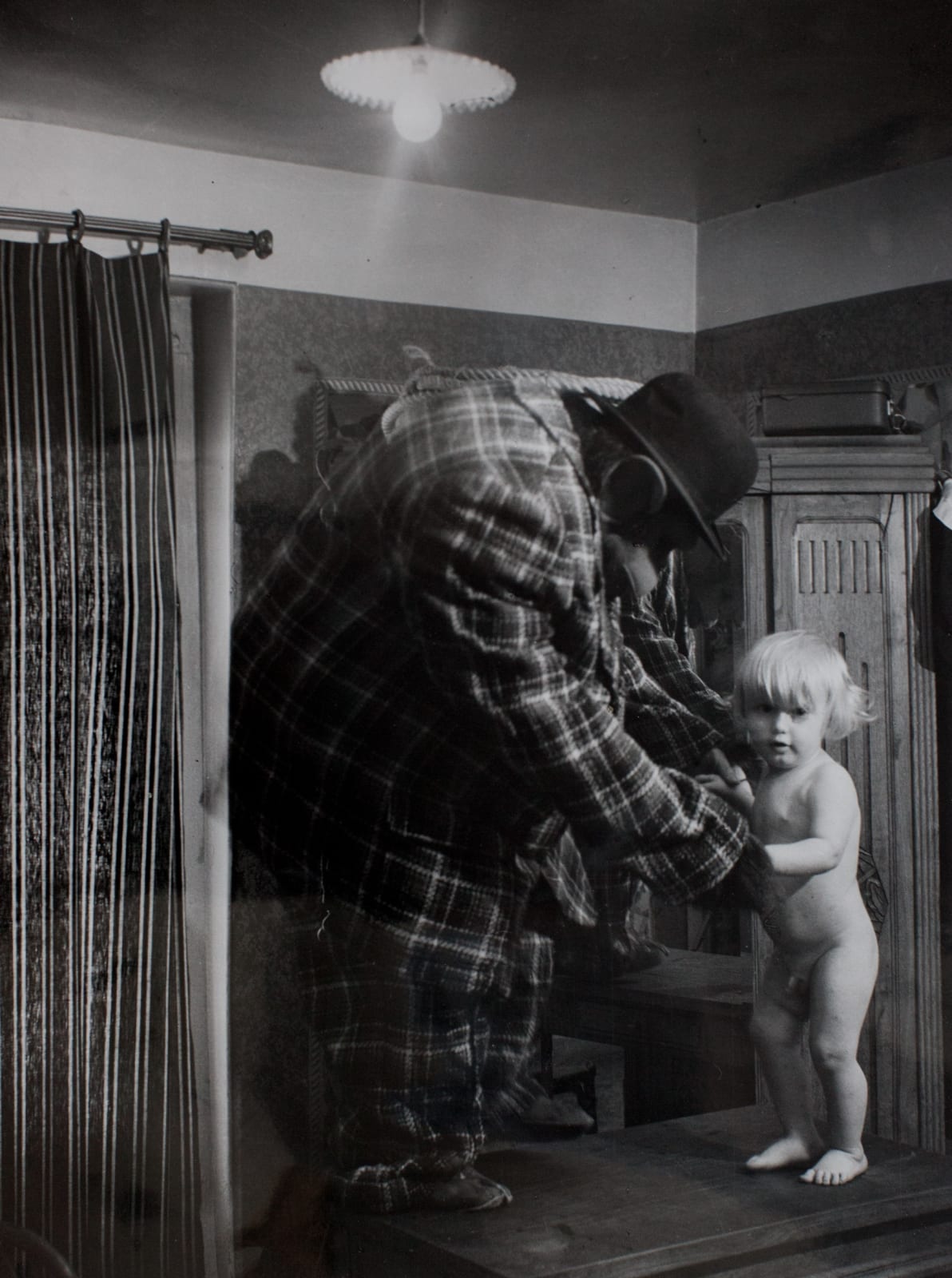 Gyula Halász Brassaï, L’Homme Gorille et Son Fils, ca. 1933