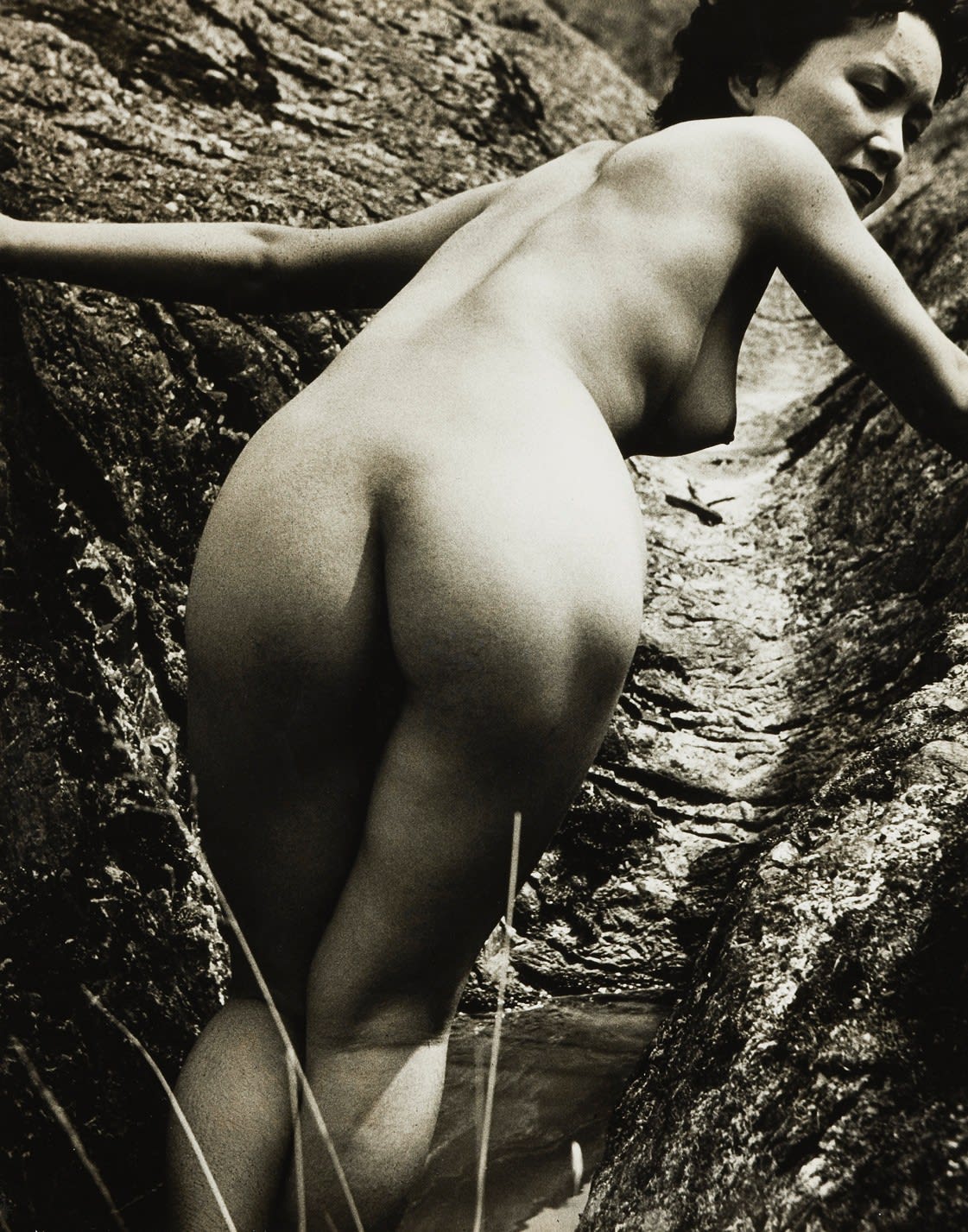 Minayoshi Takada, Nude looking over her shoulder, c. 1948