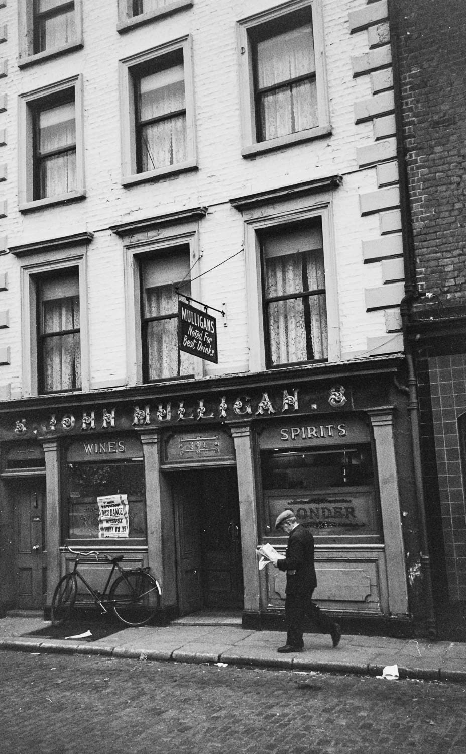 Edward Quinn, Mulligan’s Pub, Dublin 1963