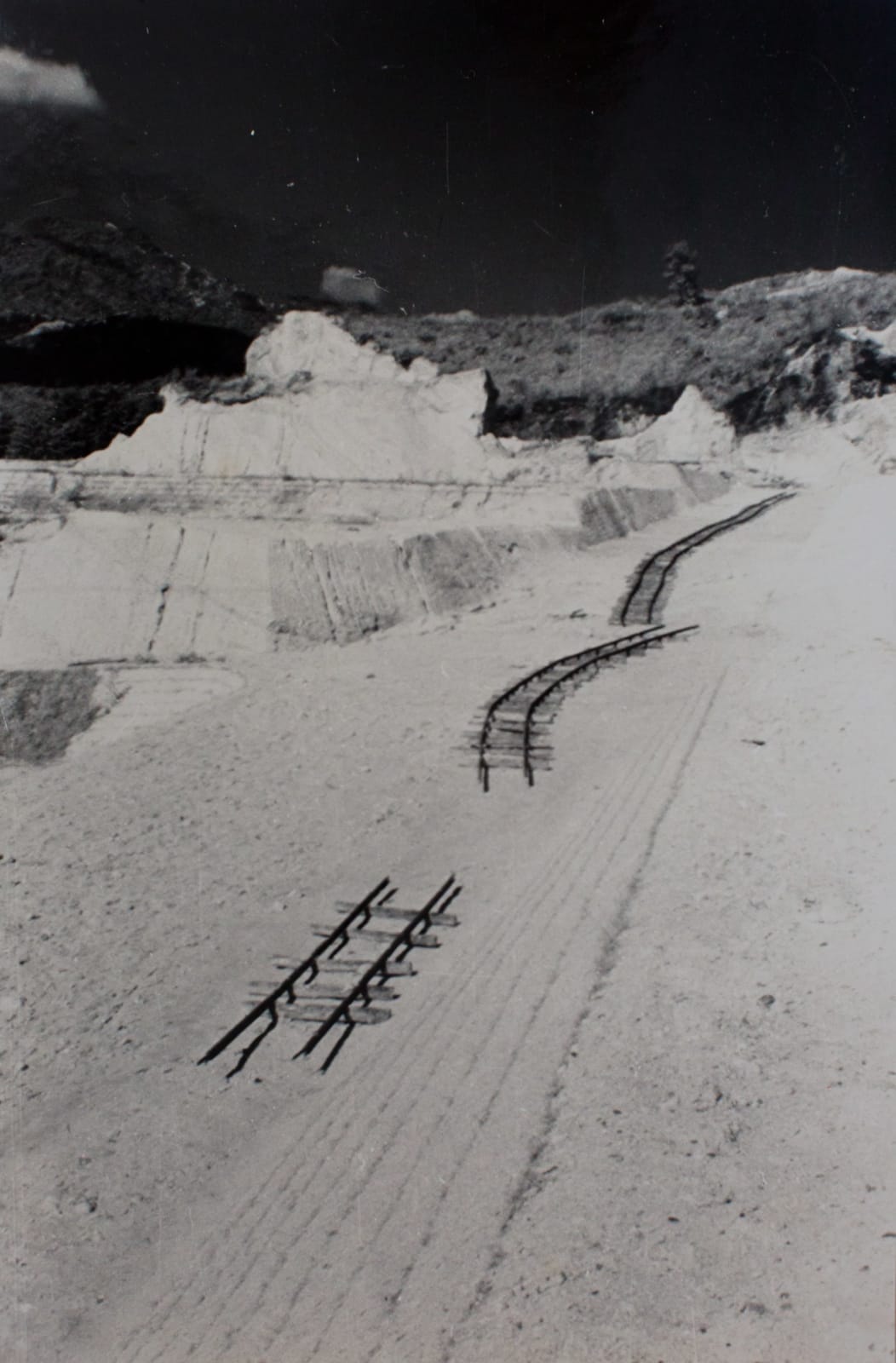 Osamu Shiihara, Untitled (Discontinued Train Tracks)