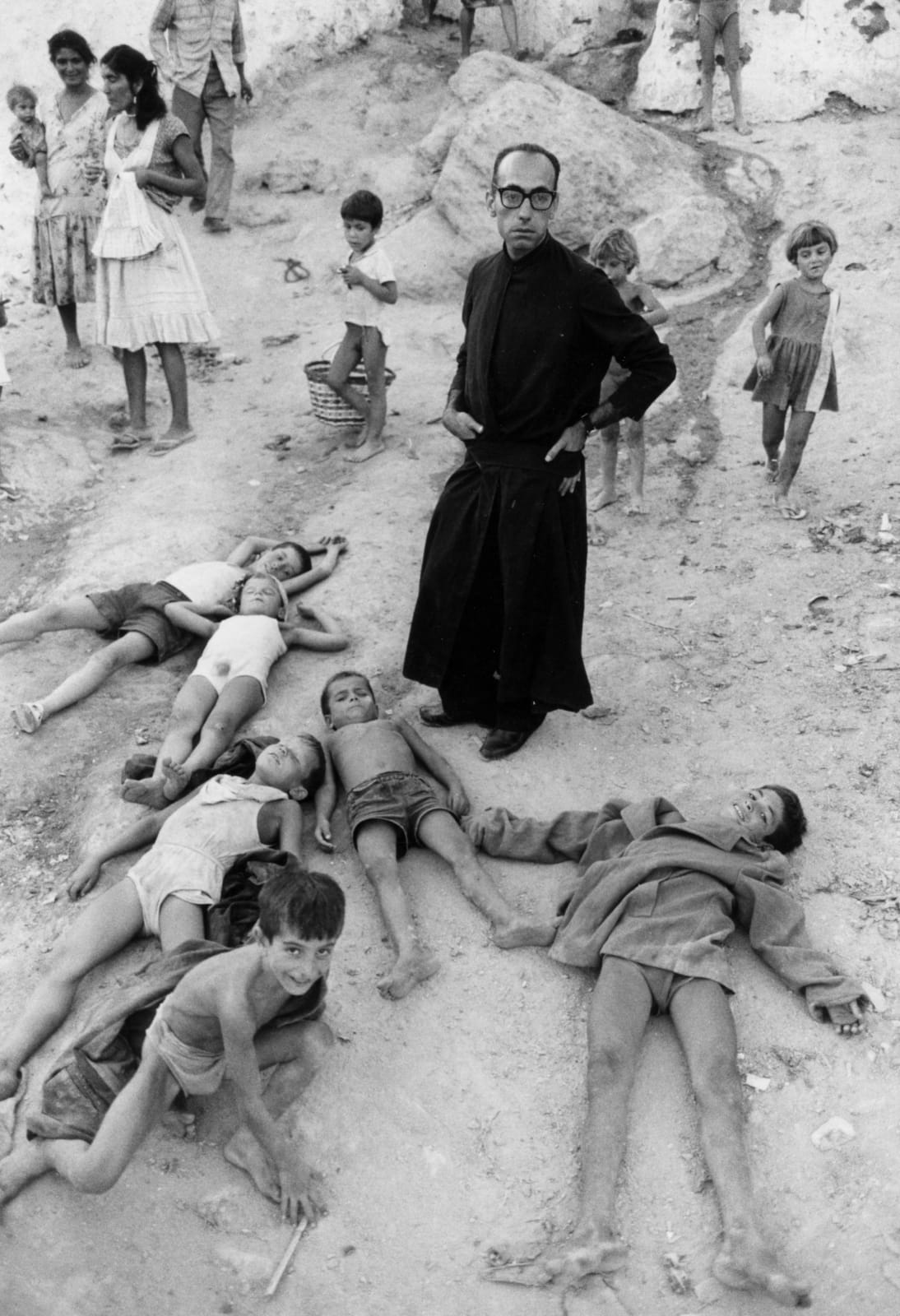 Bruce Davidson, Priest Among Fallen Children, 1965