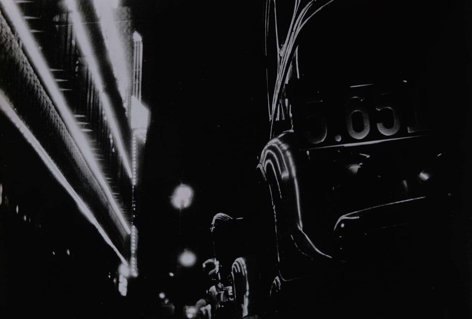 Hiroshi Hamaya, Taxis waiting for customers, Ginza, Tokyo, 1934 , printed 1960