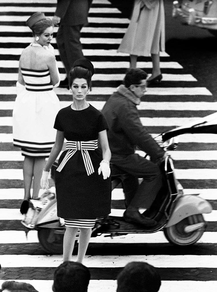 William Klein, Simone + Nina, Piazza di Spagna, Rome, 1960