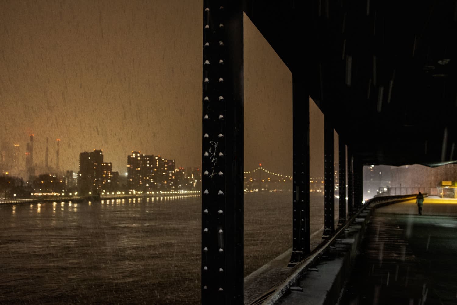 Mikko Takkunen, east River Snowing, New York, 2025