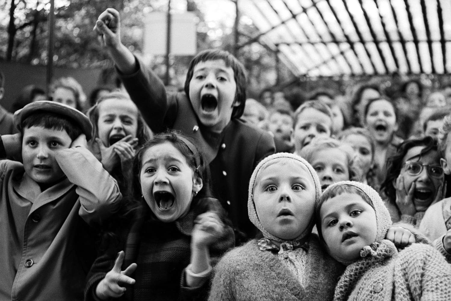 Alfred Eisenstaedt, Children at a Puppet Theater, Paris, 1963, printed 1991